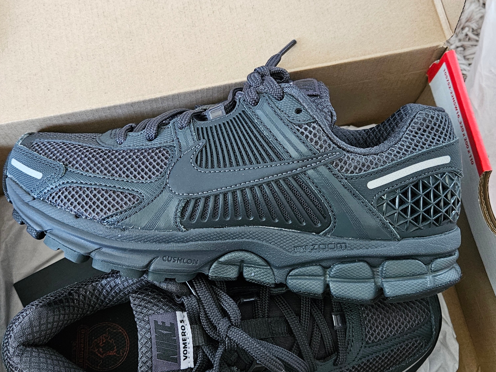 Nike Zoom Vomero 5 SP Anthracite 2023 착용 스타일 - 1