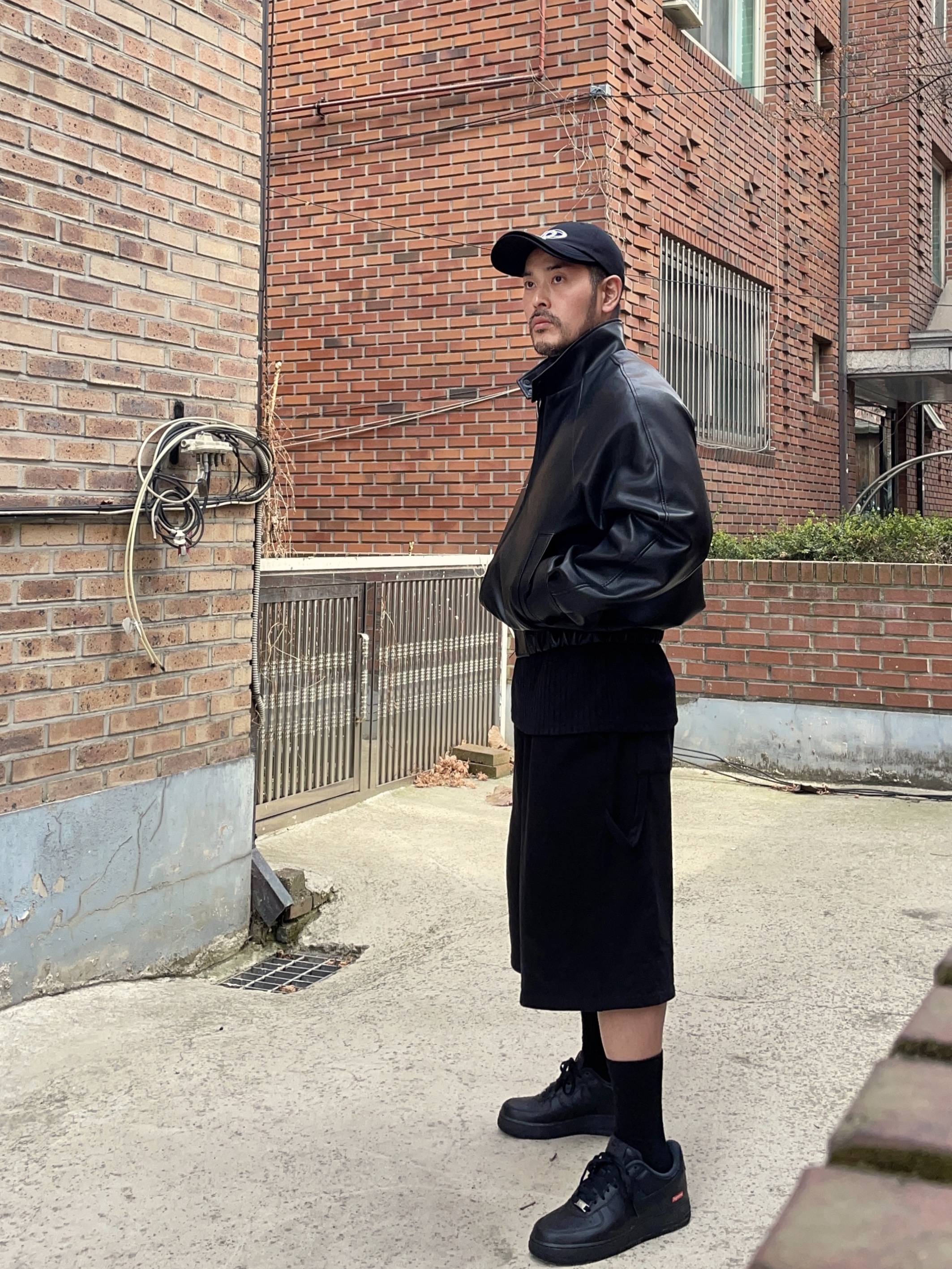 Nike x Supreme Air Force 1 Low Black, Civision by CSC Double Brim Cap Black 착용 스타일 - 3