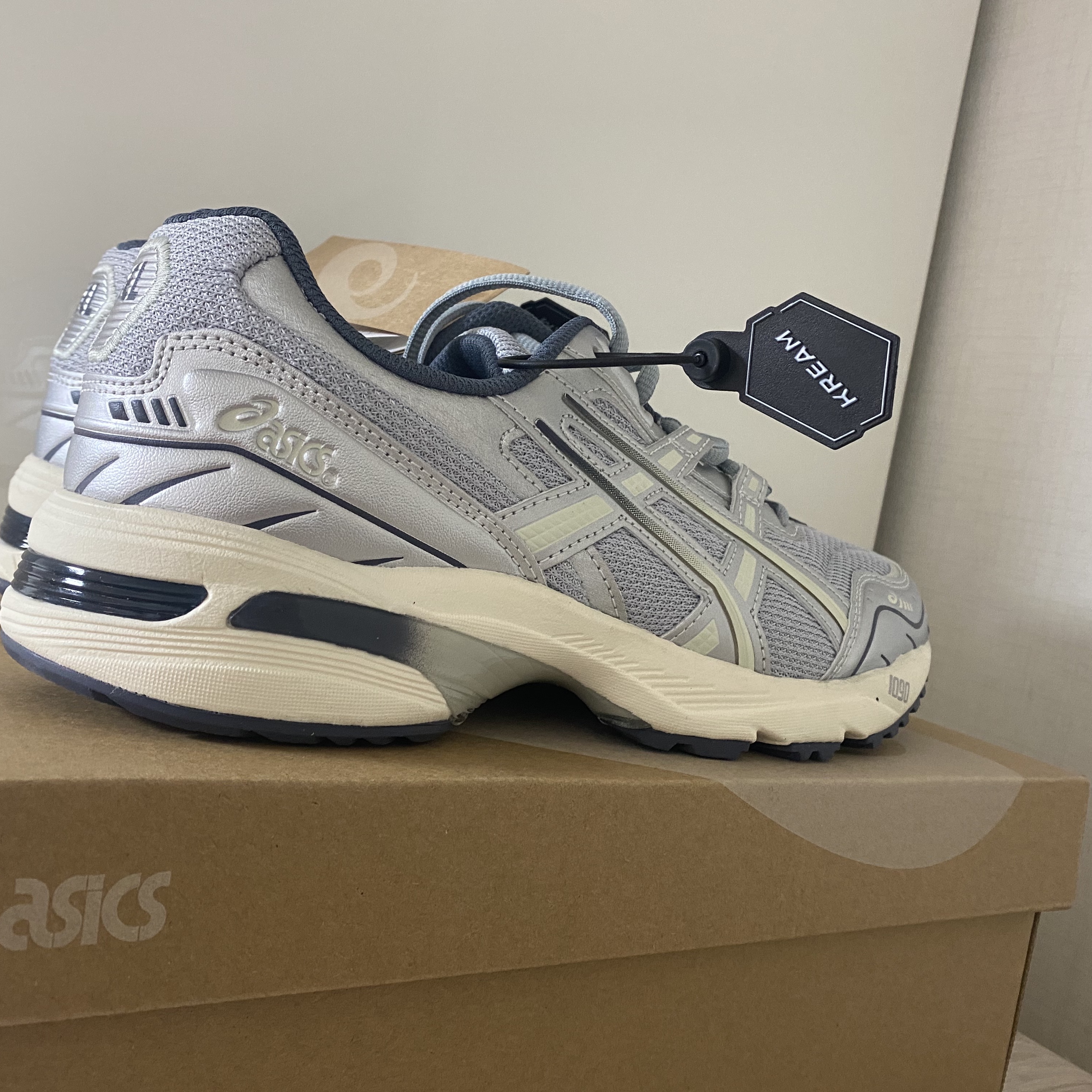 Asics Gel-1090 Piedmont Grey 착용 스타일