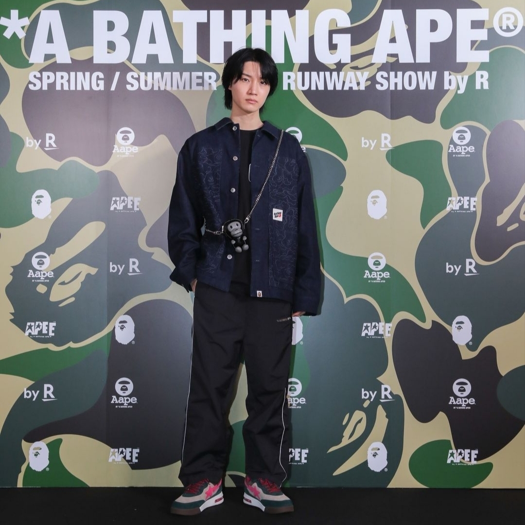 BAPE Baby Milo Mini Shoulder Bag Black 착용 스타일