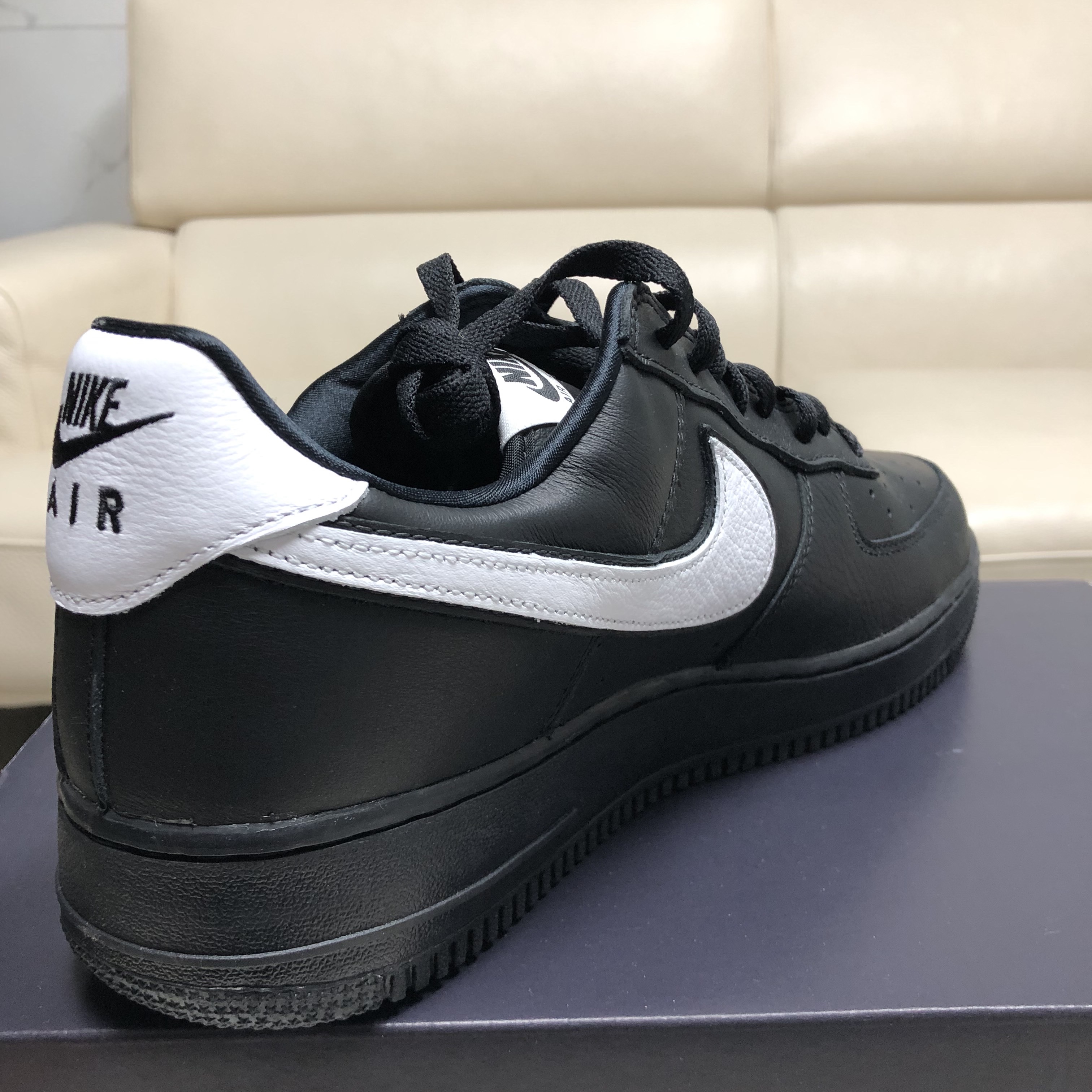 Nike Air Force 1 Low QS Black White 착용 스타일 - 2