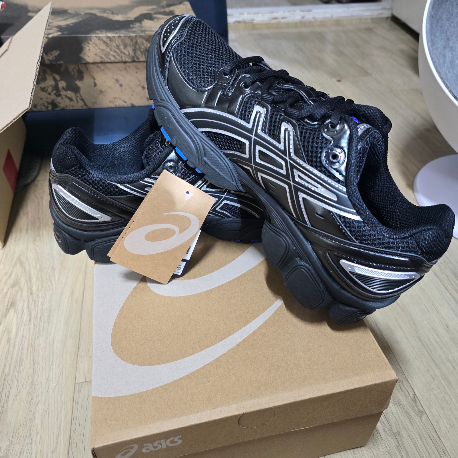 Asics Gel-Nimbus 9 Black Pure Silver 착용 스타일