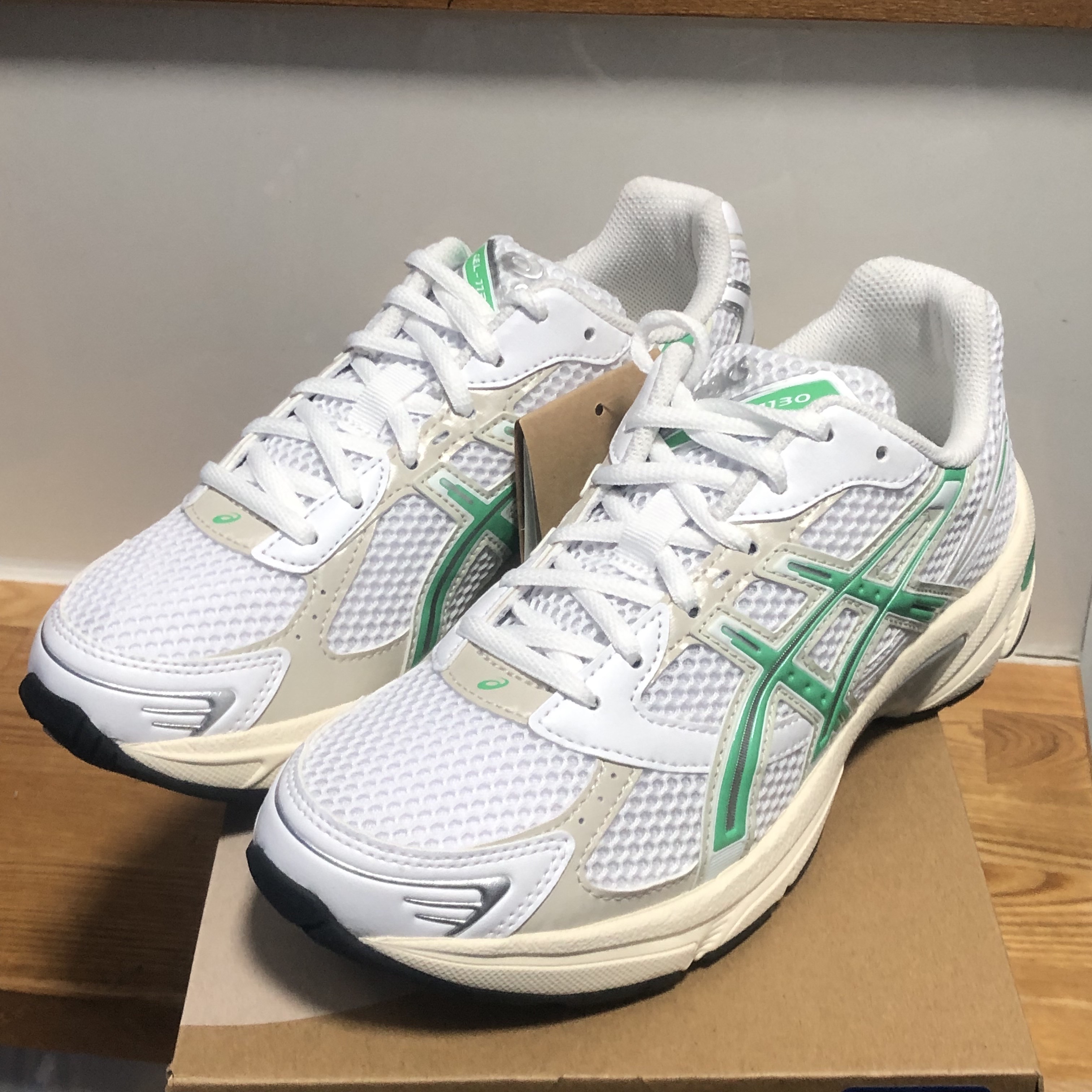 (W) Asics Gel-1130 White Malachite Green 착용 스타일
