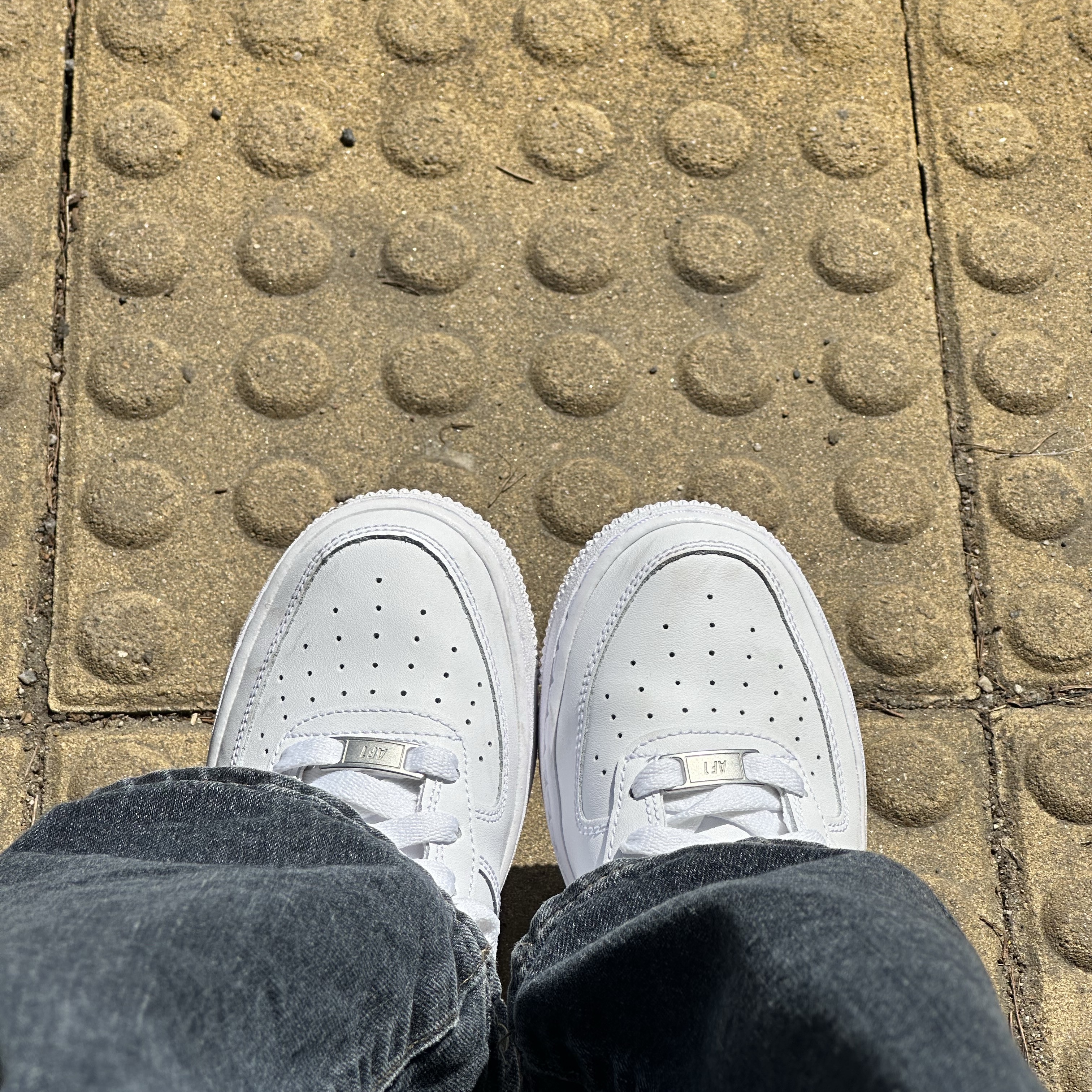 (GS) Nike Air Force 1 LE White 착용 스타일