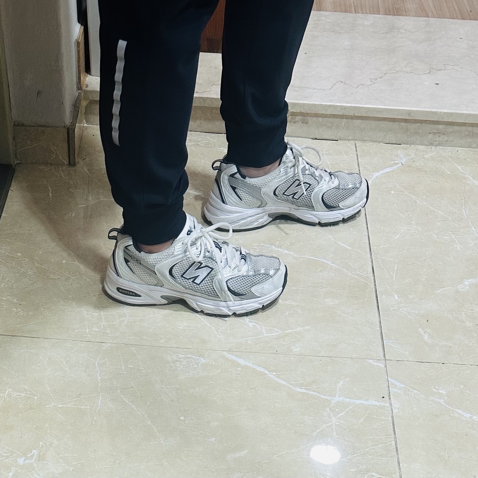 New Balance 530 White 착용 스타일 - 2