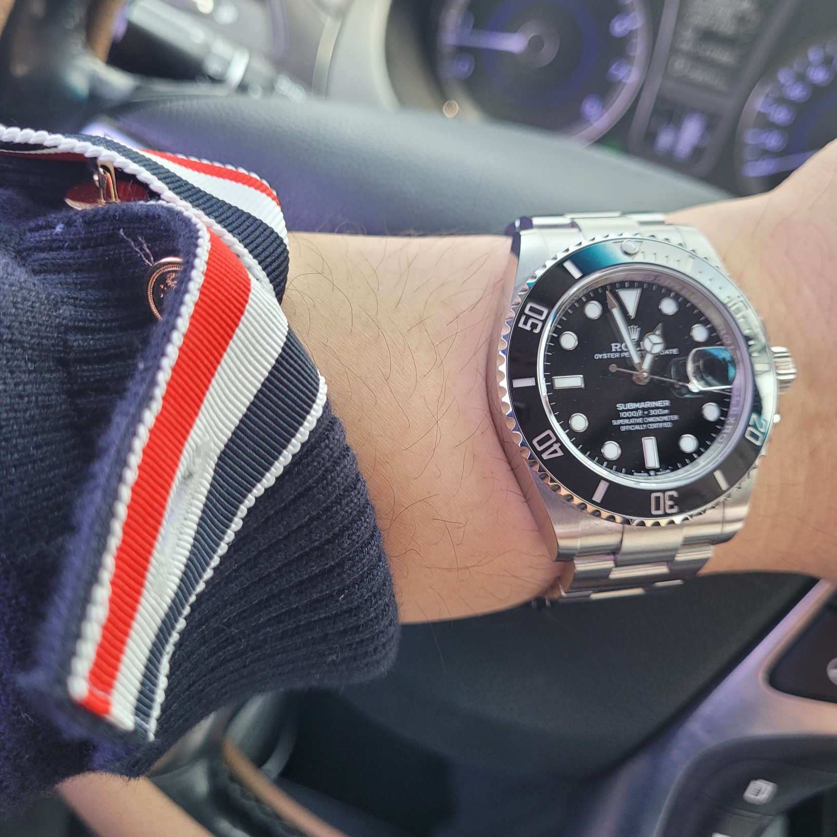 Thom Browne Milano Stitch 4-Bar Cardigan Navy, Rolex Submariner Date 41mm 126610LN Black Oyster 착용 스타일