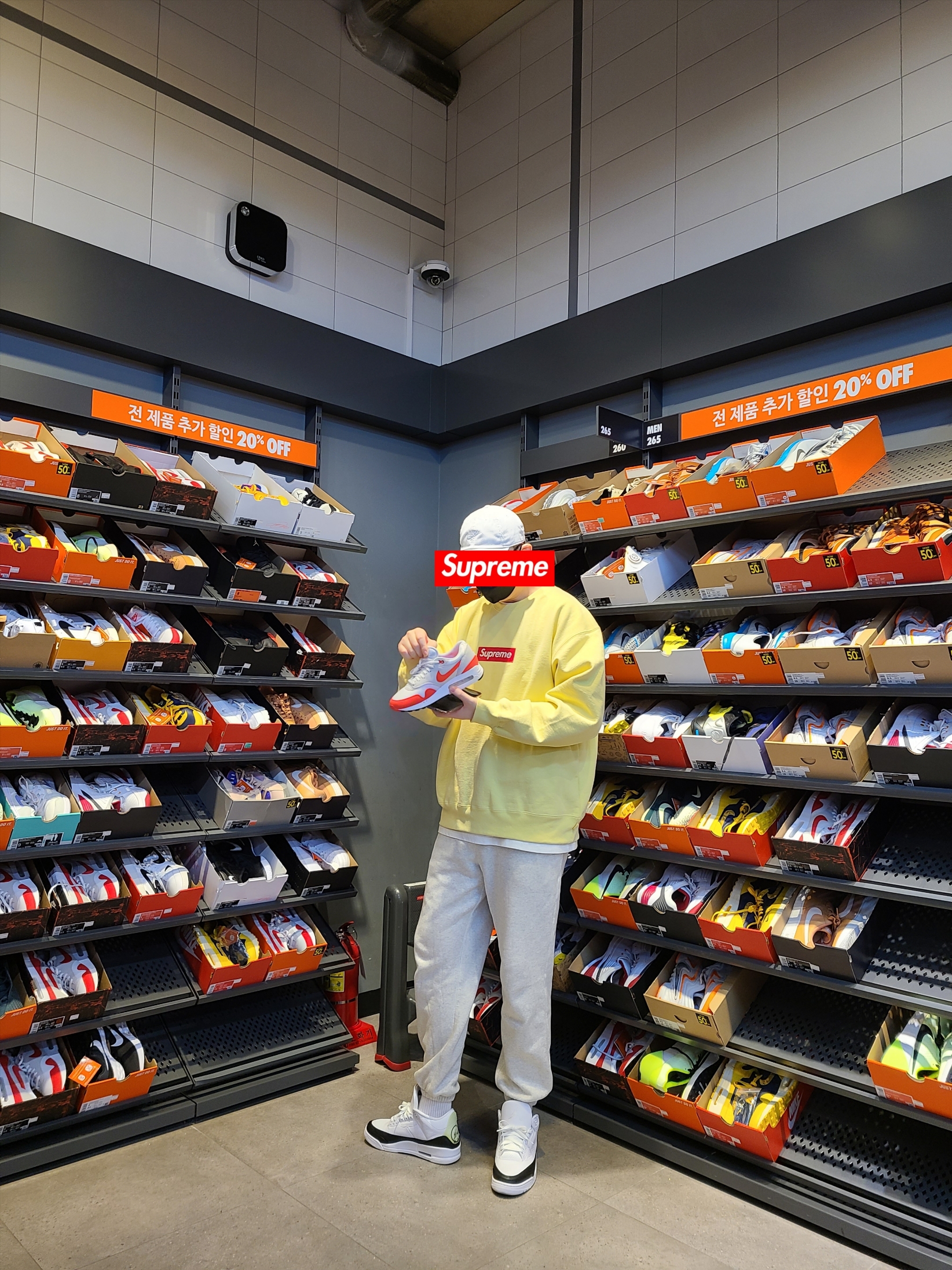 Jordan 3 x Fragment Retro SP White Black, Supreme Box Logo Crewneck Pale Yellow - 22FW 착용 스타일