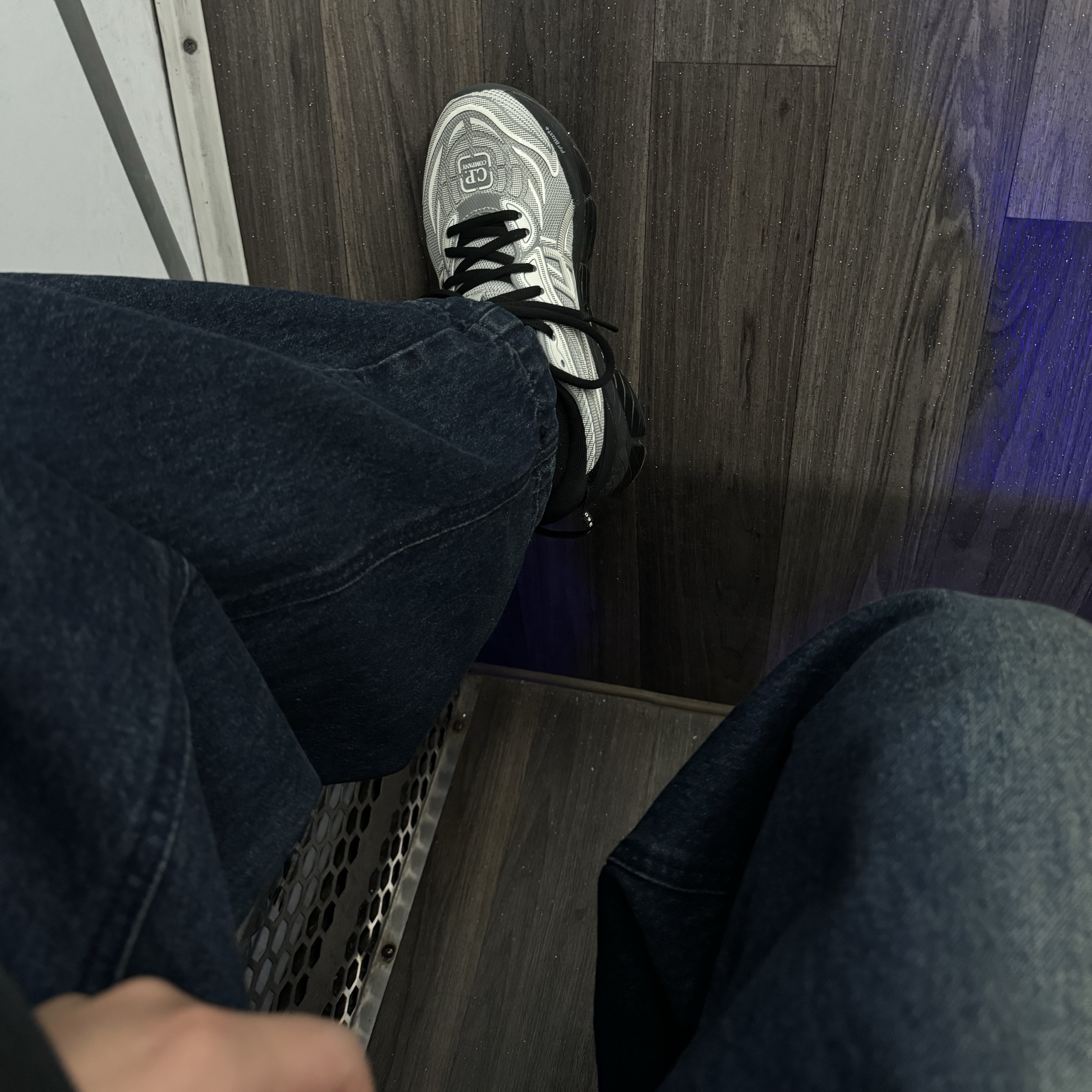 Asics x C.P. Company Gel-Quantum 360 VIII Cement Grey 착용 스타일 - 1