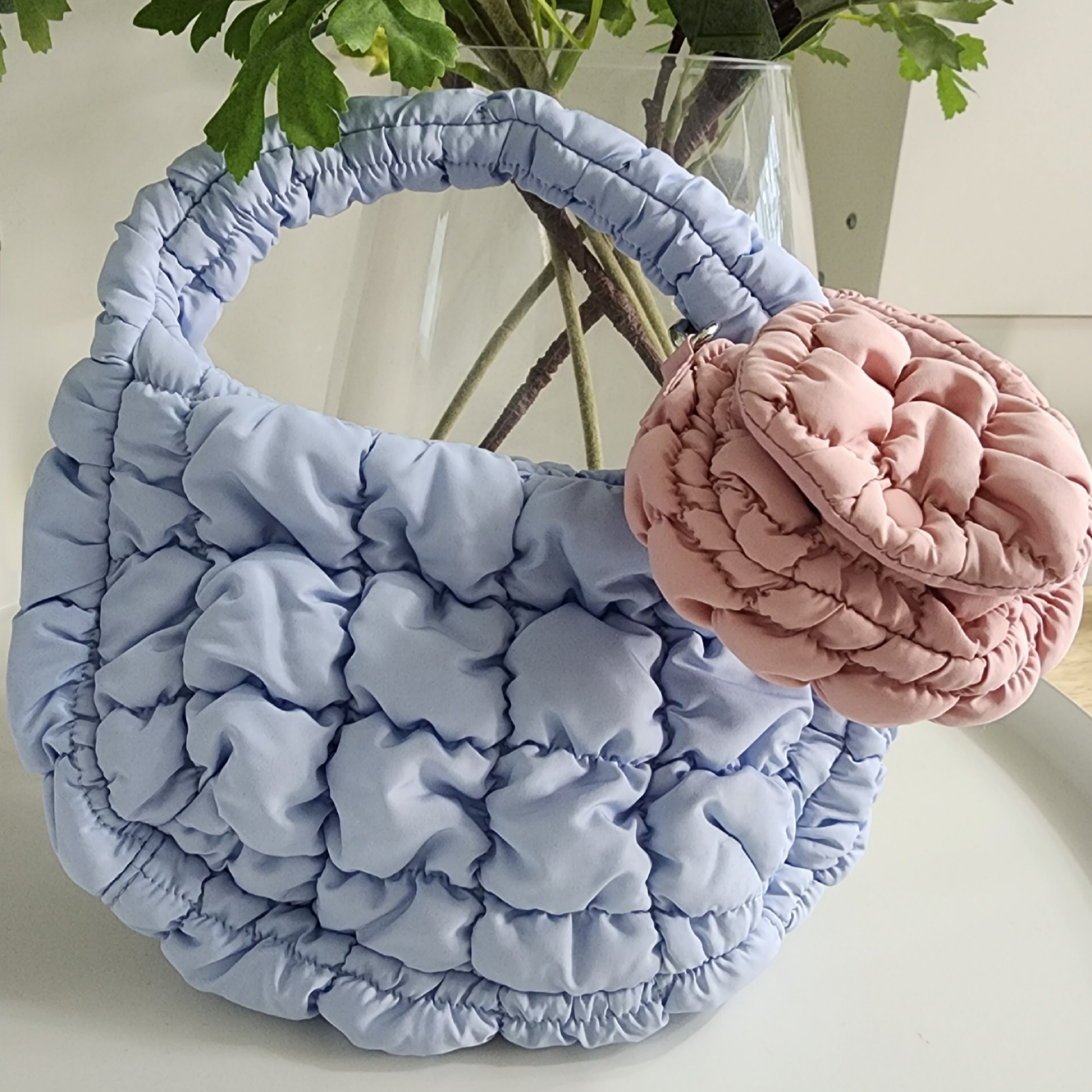 COS Quilted Micro Bag Light Blue, COS Quilted Nano Bag Pink 착용 스타일