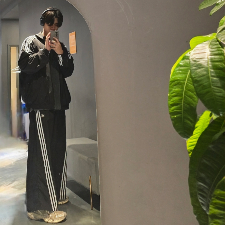 (W) Adidas Adilenium Oversized Track Top Black - US Sizing, (W) Adidas Adilenium Oversized Track Pants Black - KR Sizing 착용 스타일