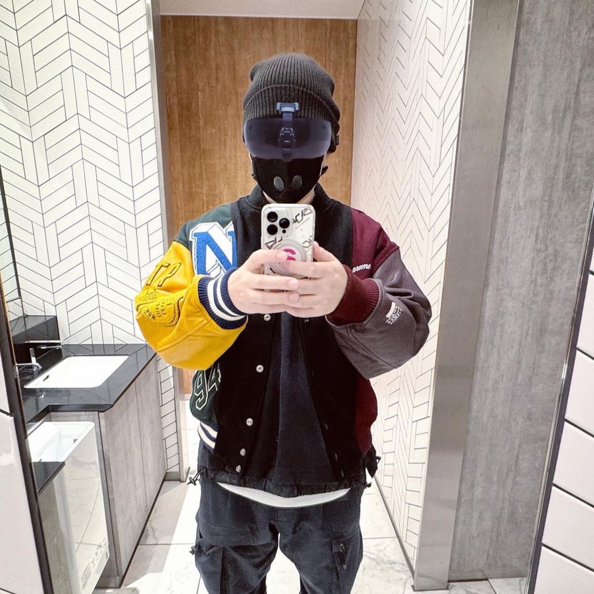 Supreme x MM6 Maison Margiela Split Varsity Jacket Multicolor - 24SS, Supreme x MM6 Maison Margiela Box Logo T-Shirt White - 24SS 착용 스타일 - 3