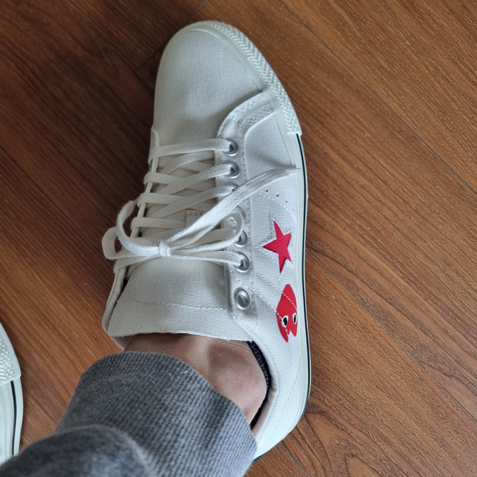Converse x Play Comme des Garcons One Star Ox Cloud Dancer 착용 스타일 - 1