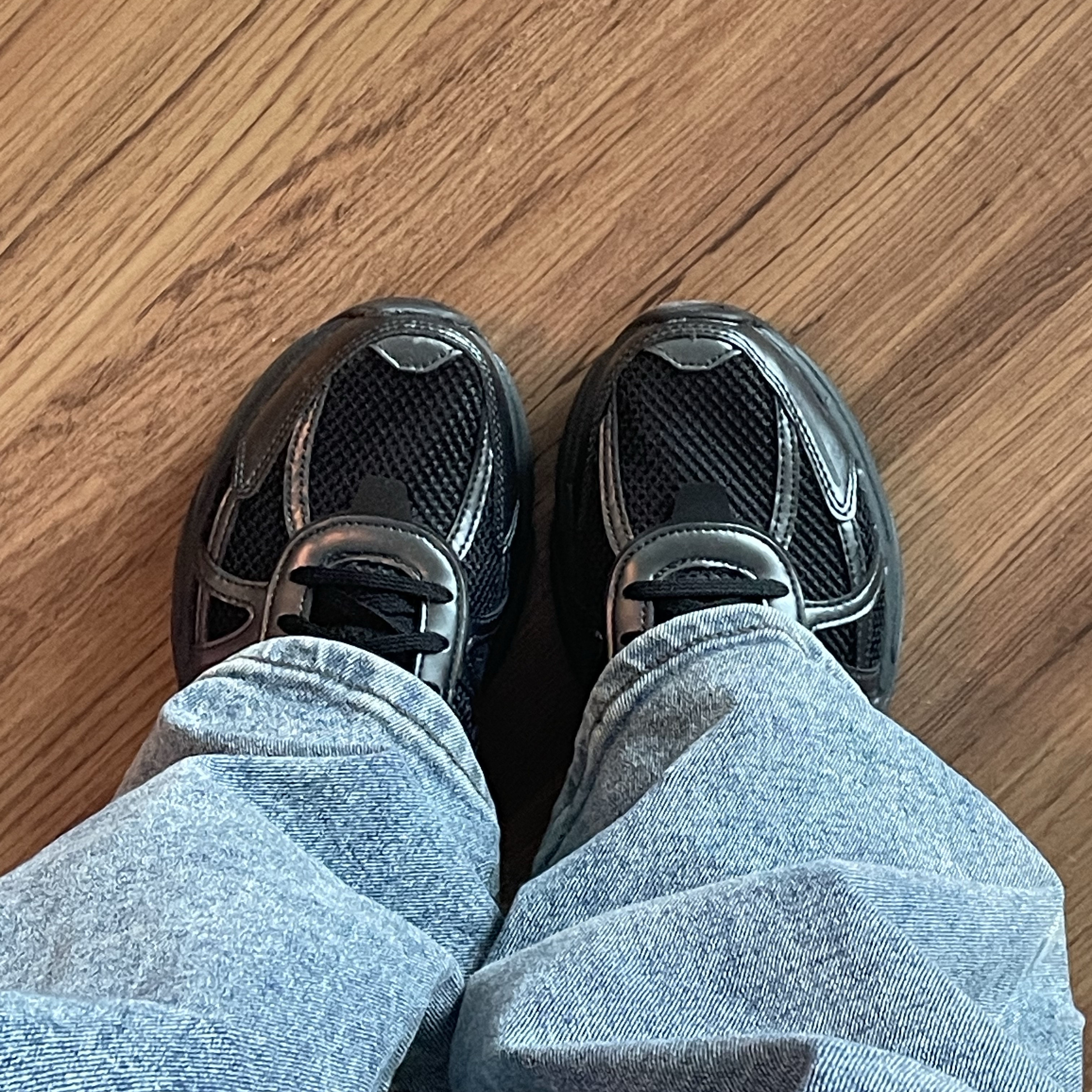 Nike V2K Run Black Anthracite 착용 스타일