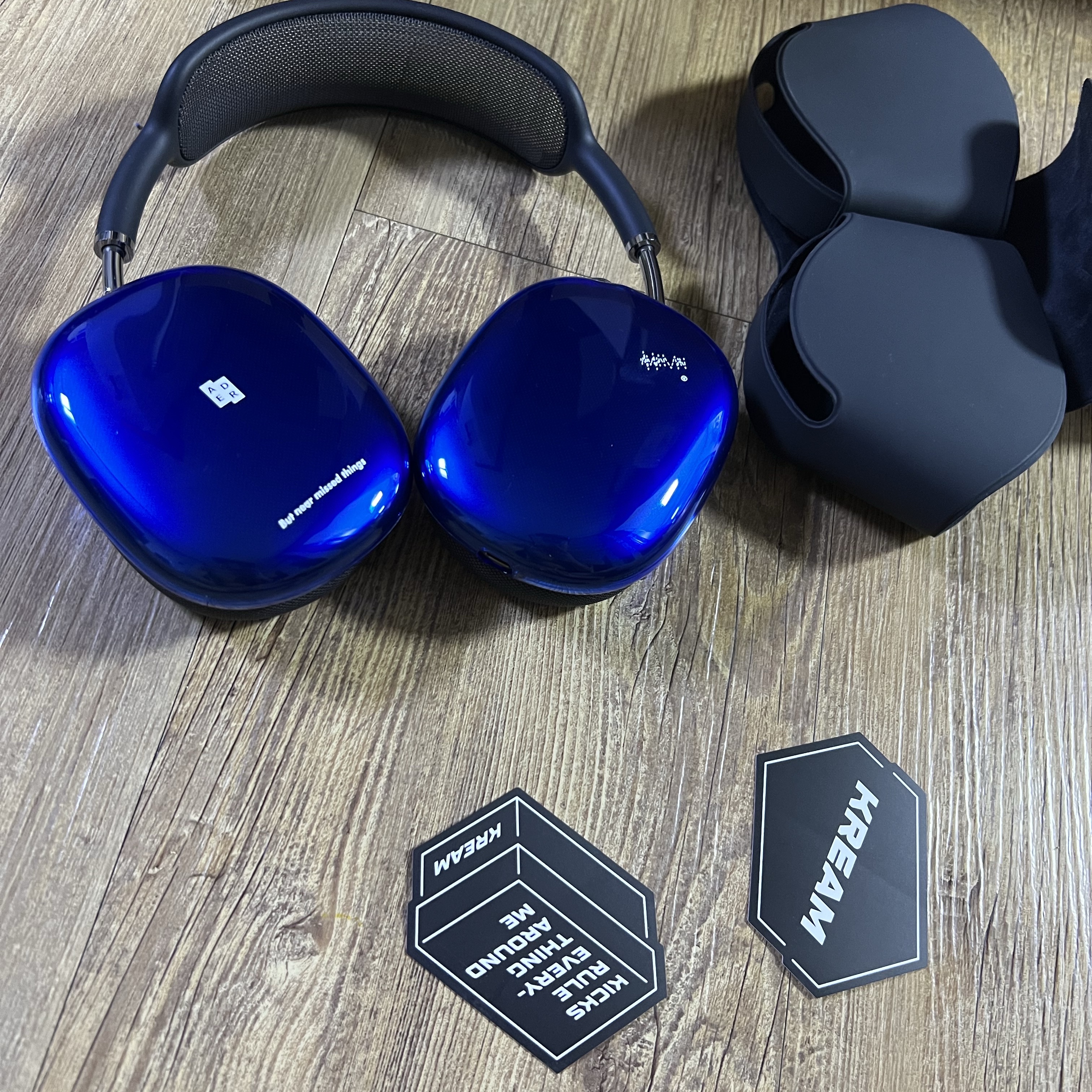 Ader Error TRS Airpods Max Case Z-Blue 착용 스타일 - 3