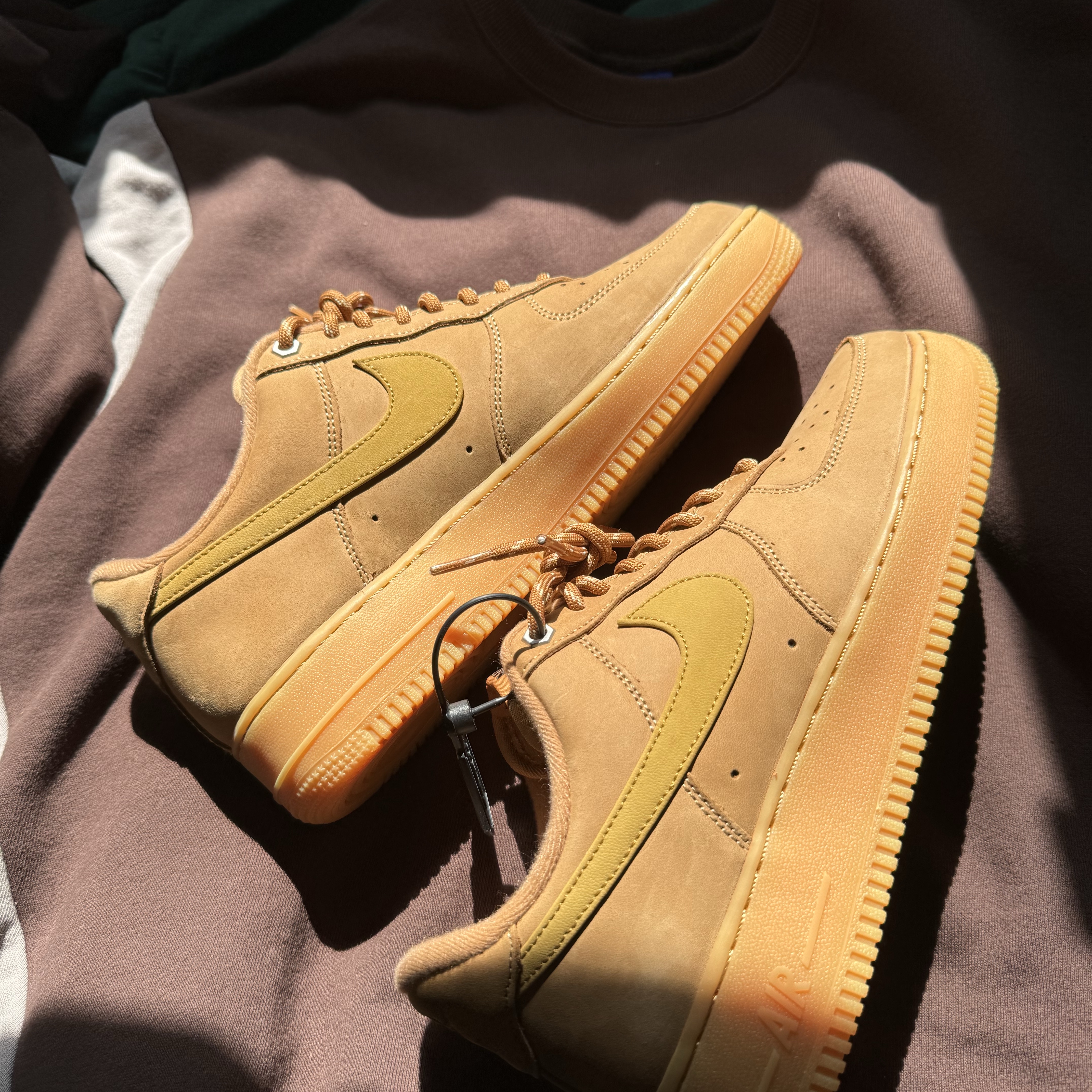 Nike Air Force 1 '07 WB Flax 착용 스타일 - 2