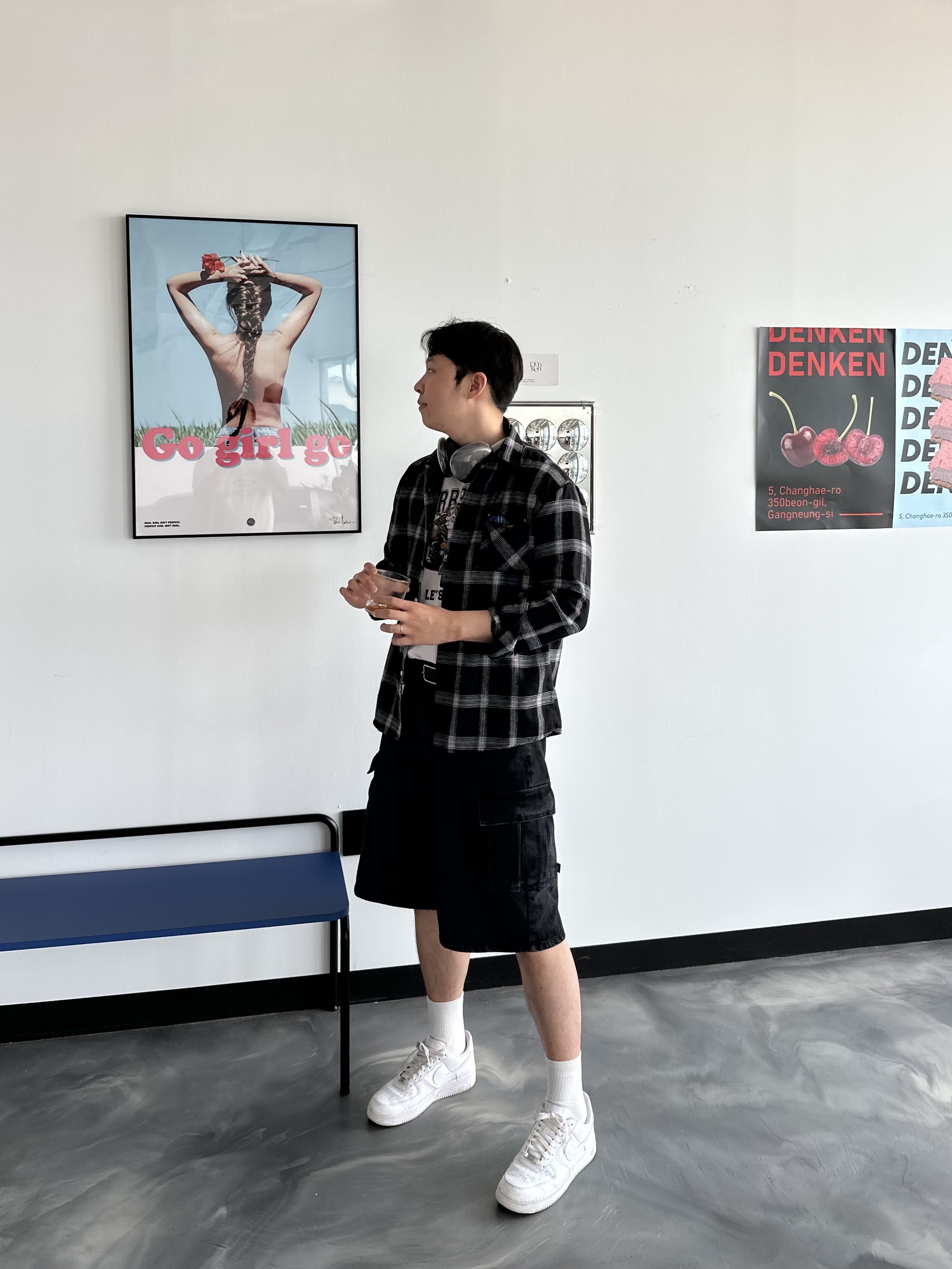 (W) Nike Air Force 1 '07 Low White, Apple AirPods Max Lightning Space Gray (Korean Ver.) 착용 스타일 - 2