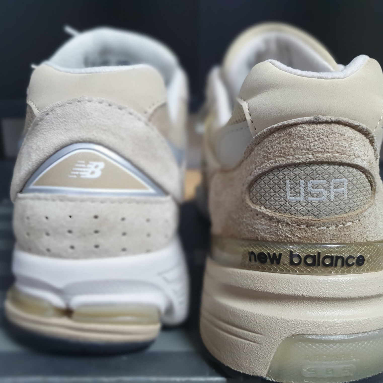 New Balance 992 Made in USA Tan, New Balance 2002R T2 Beige 착용 스타일 - 3