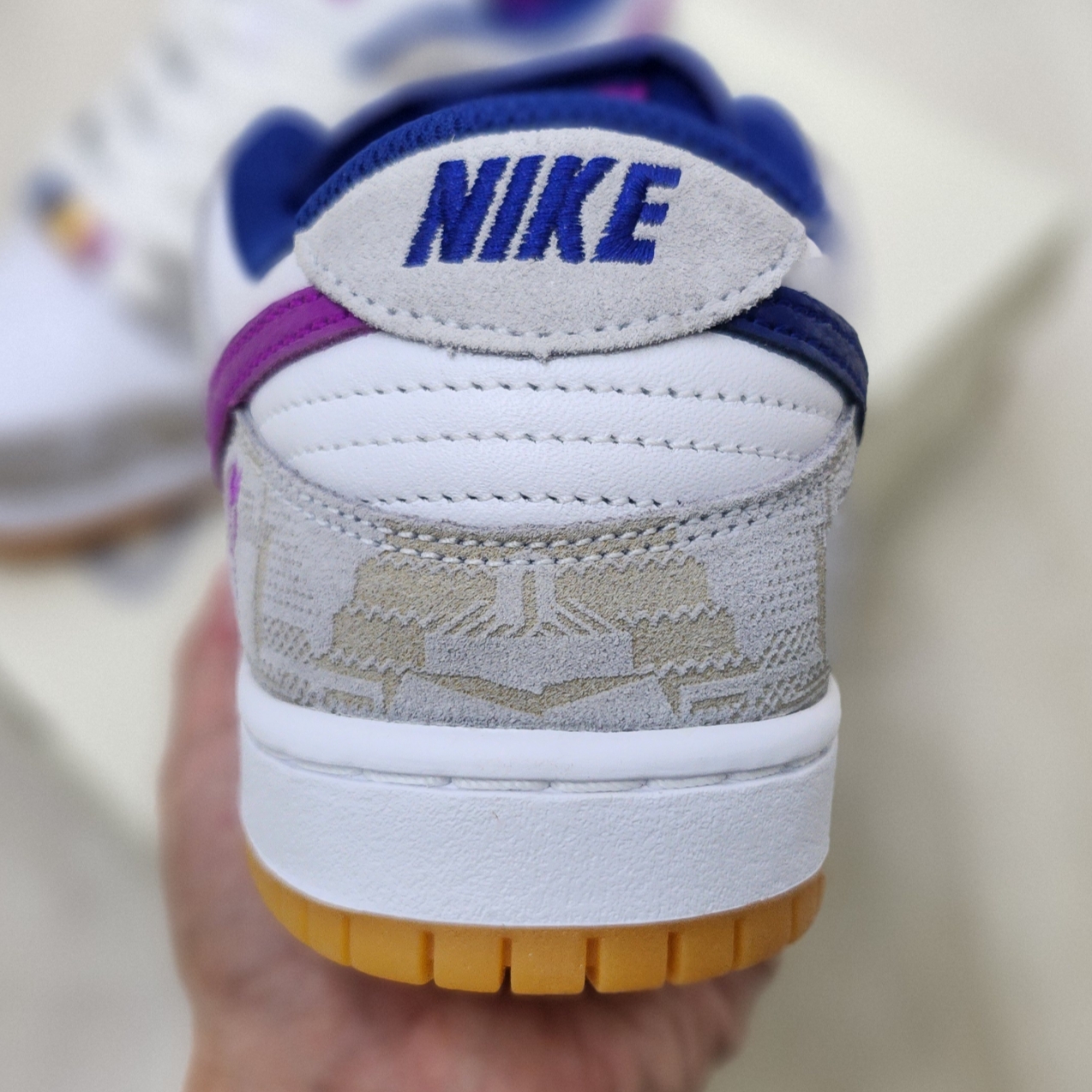 Nike x Rayssa Leal SB Dunk Low PRM Pure Platinum Vivid Purple 착용 스타일 - 4