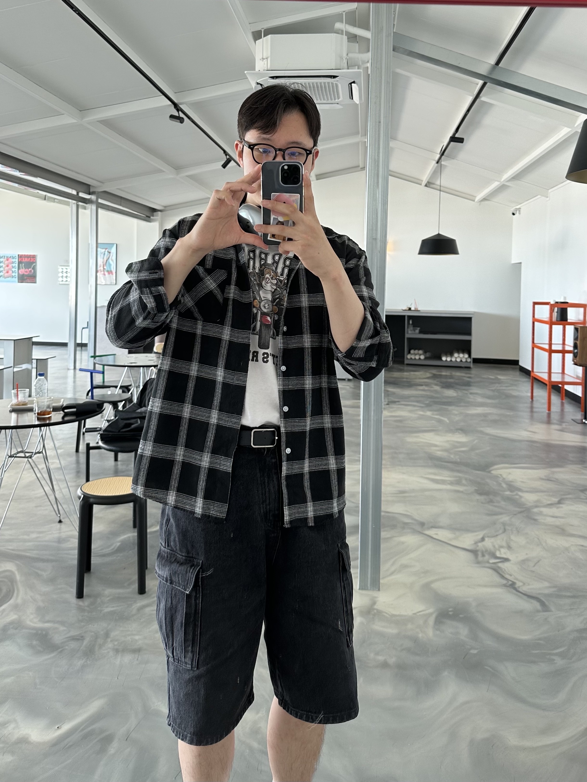 (W) Nike Air Force 1 '07 Low White, Apple AirPods Max Lightning Space Gray (Korean Ver.) 착용 스타일 - 5