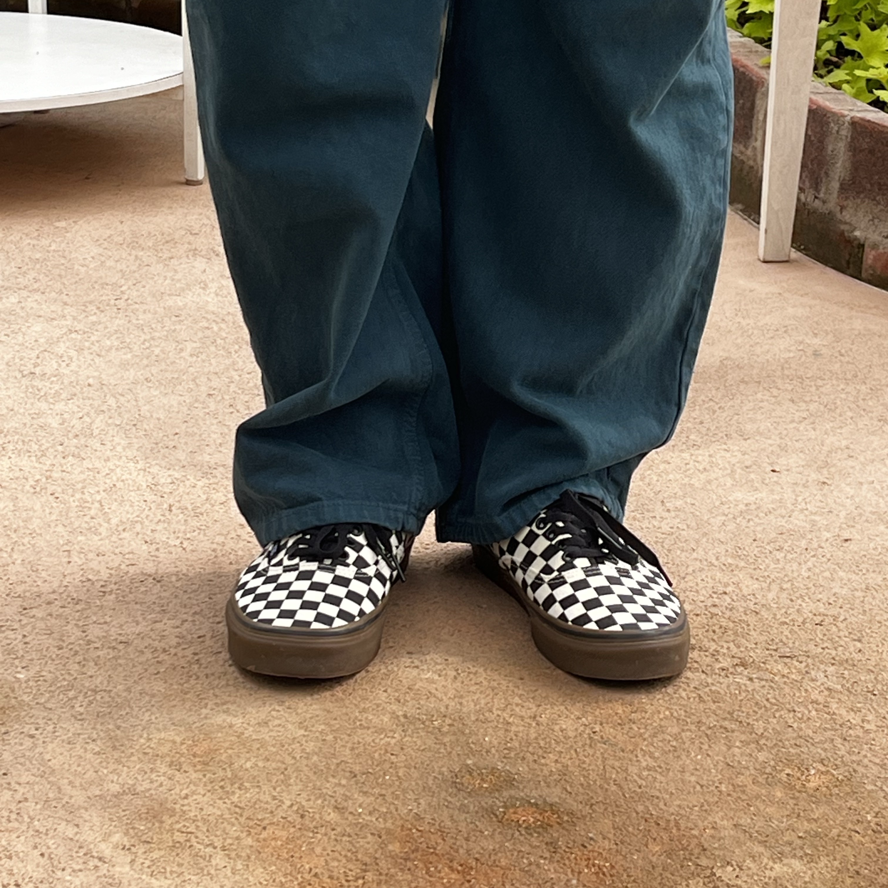 Vans Authentic Checkerboard Black White Gum 착용 스타일 - 2