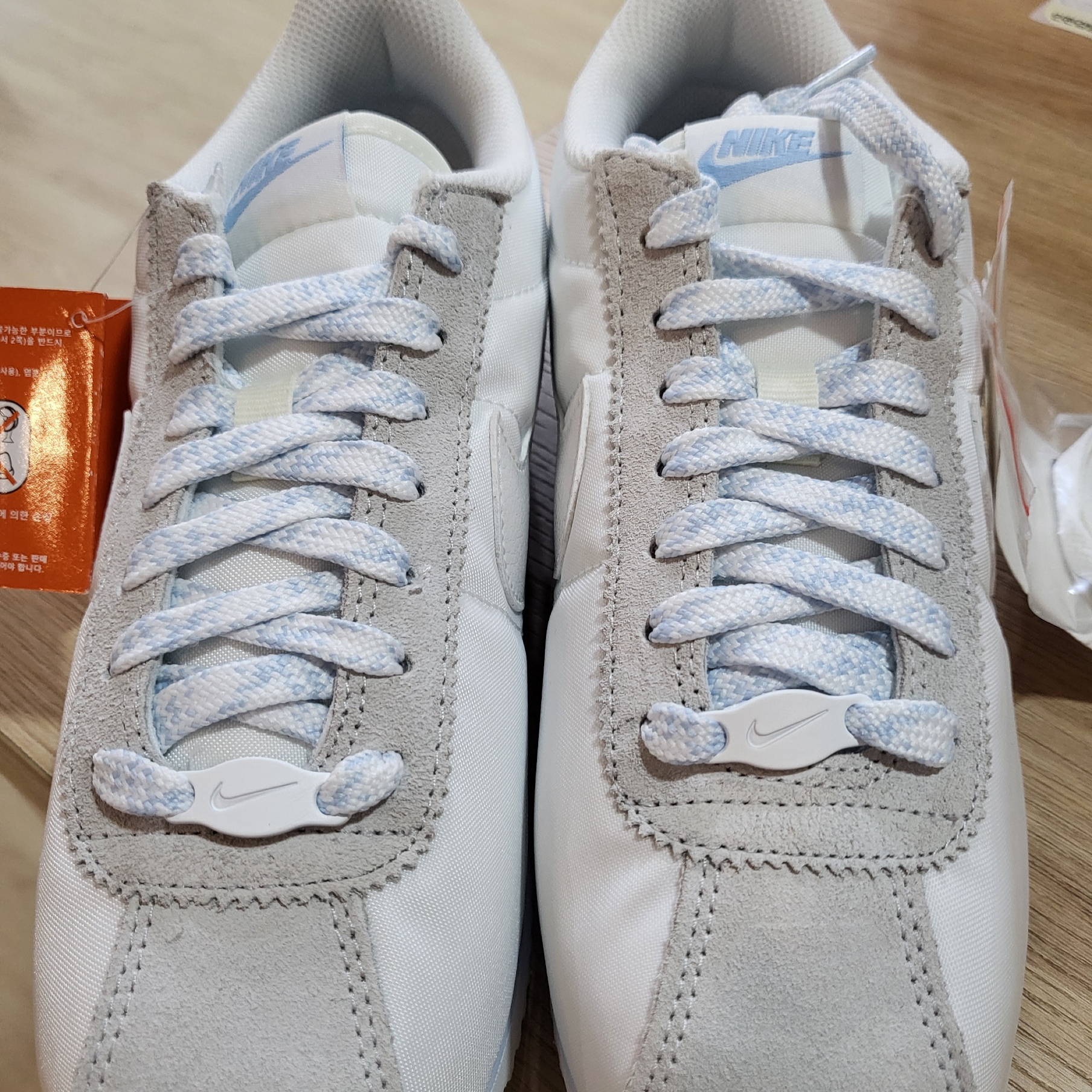 (W) Nike Cortez Summit White Glacier Blue 착용 스타일 - 4