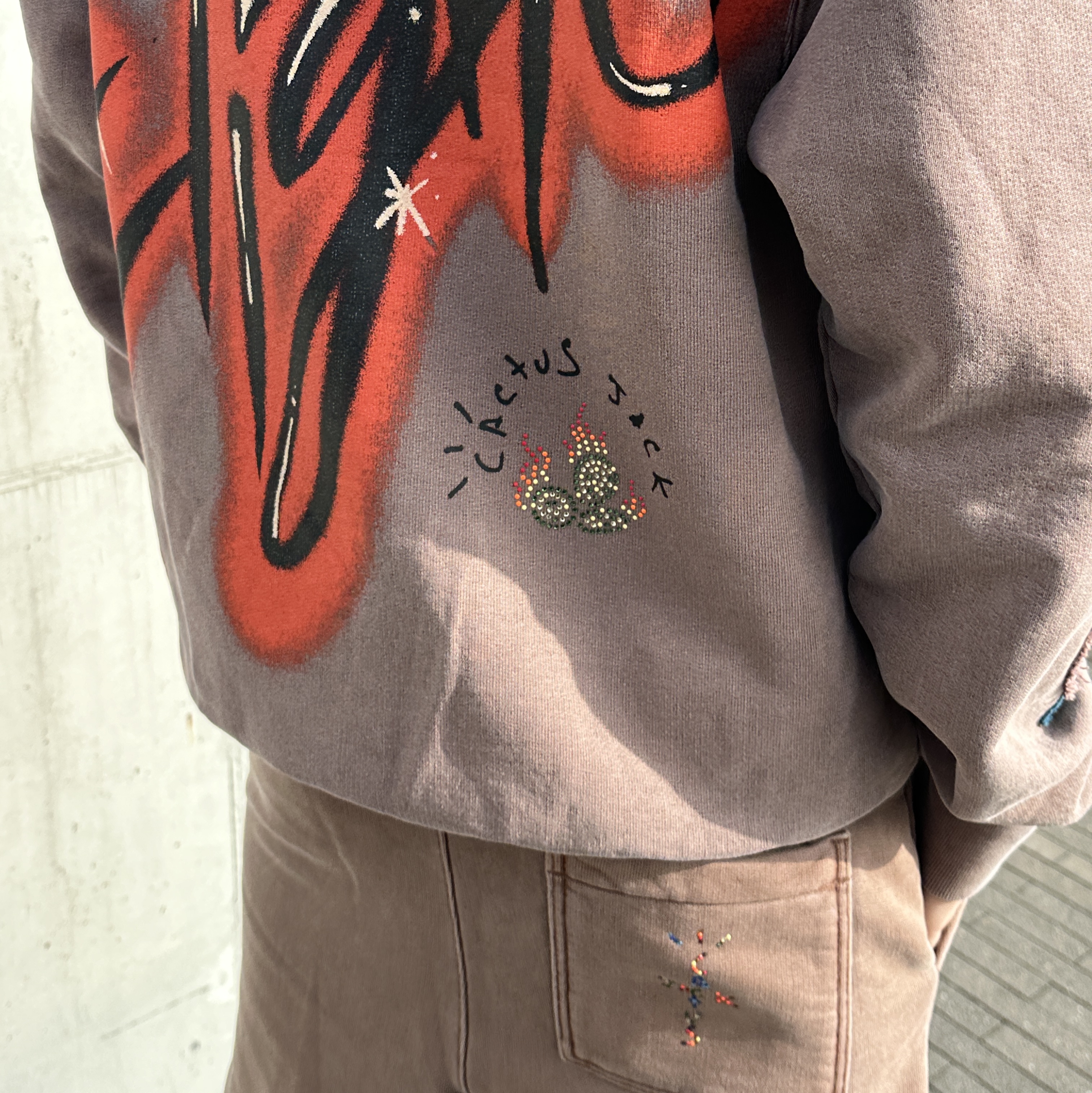 Jordan 6 x Travis Scott Retro SP British Khaki, Jordan x Travis Scott Hoodie Antique Brown - Asia 착용 스타일 - 3