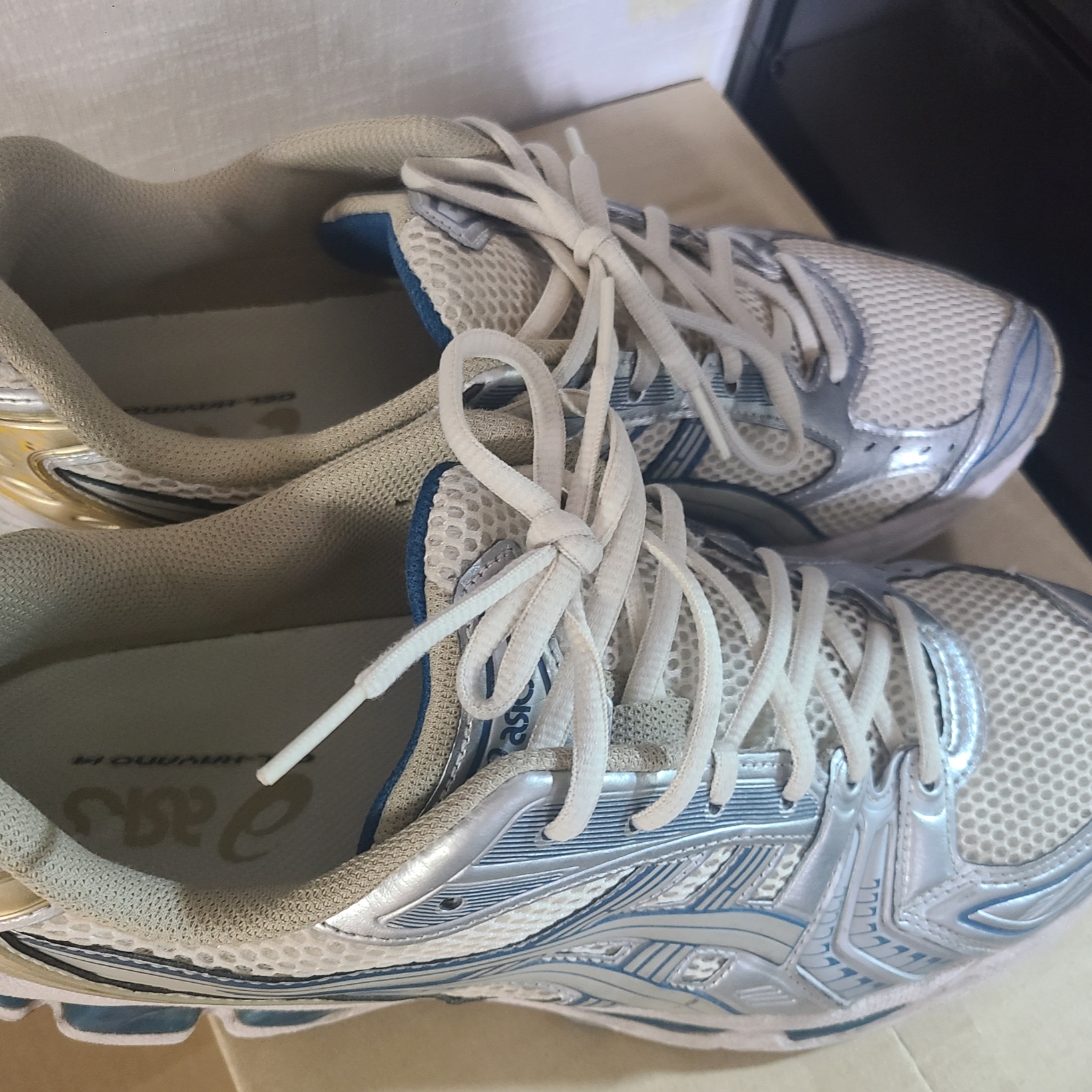 Asics Gel-Kayano 14 Cream Pure Silver 착용 스타일