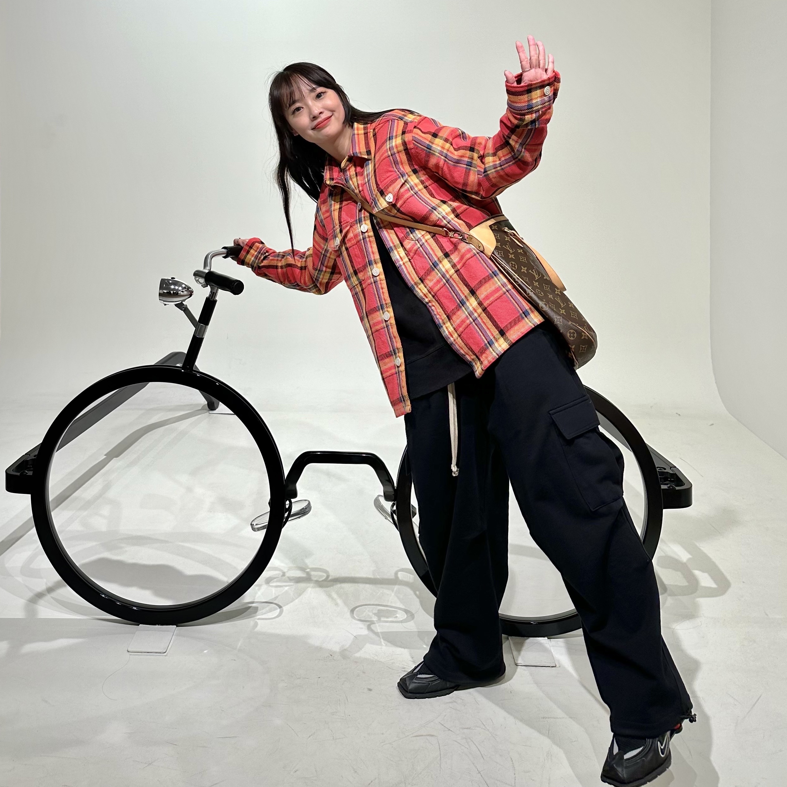 Human Made Check Shirt Orange, Nike x Martine Rose Shox MR4 Black 착용 스타일 - 4