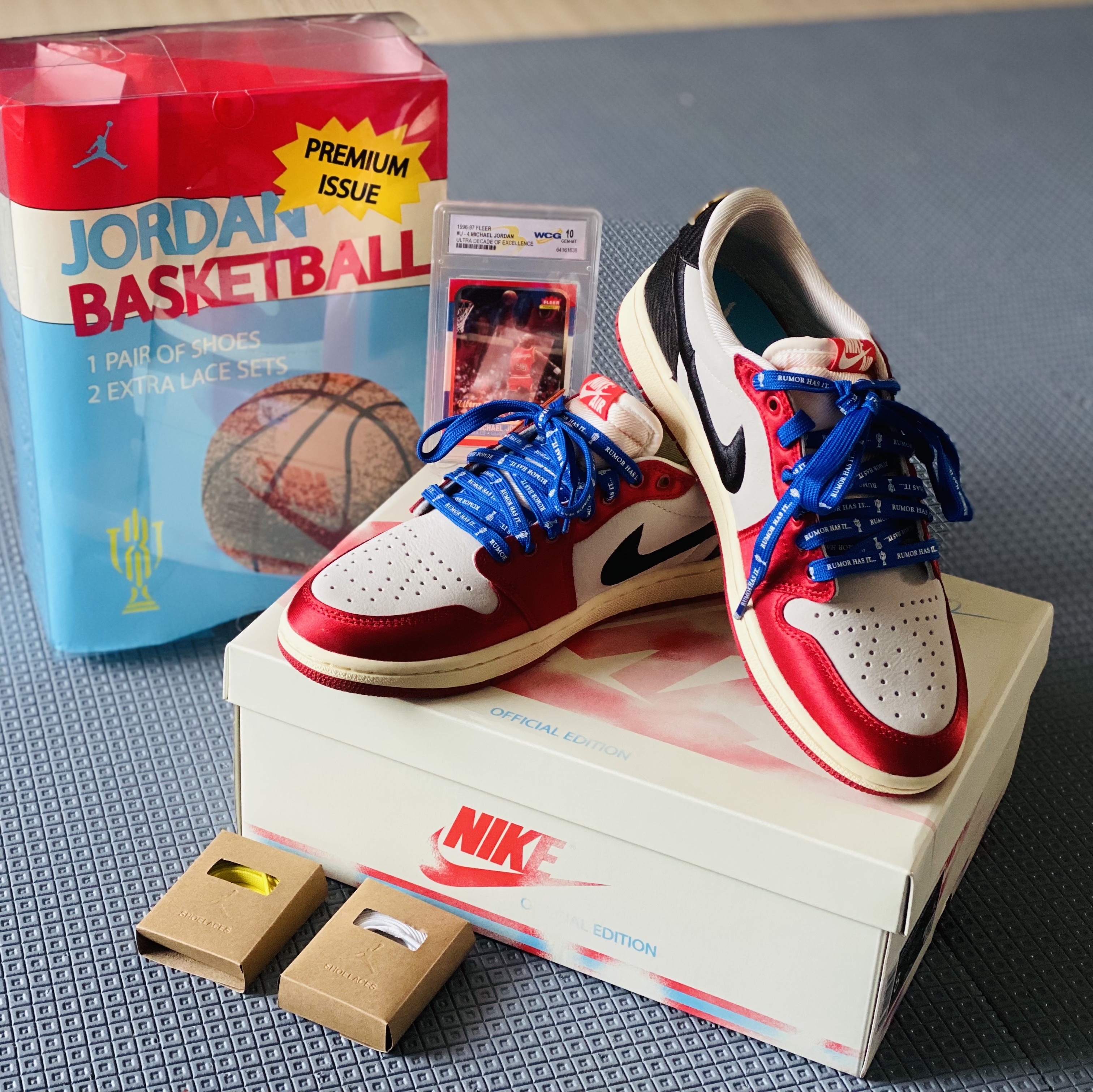Jordan 1 x Trophy Room Retro Low OG SP Sail Varsity Red 착용 스타일 - 2