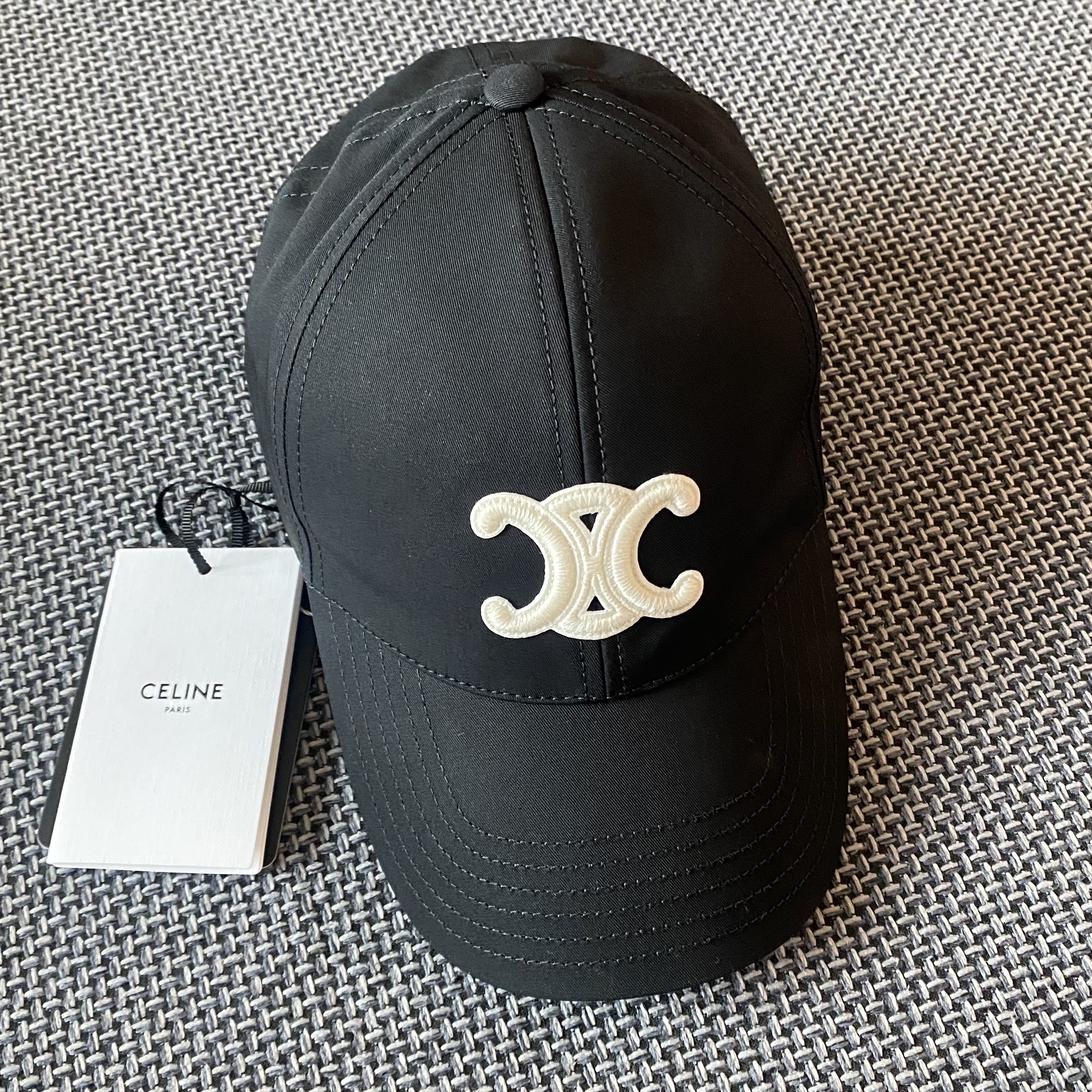 (W) Celine Triomphe Baseball Cap in Cotton Black 착용 스타일