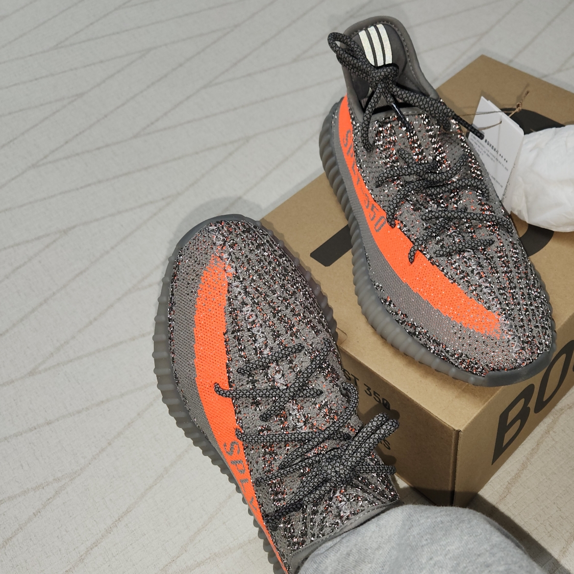 Adidas Yeezy Boost 350 V2 Beluga - Reflective 착용 스타일 - 3