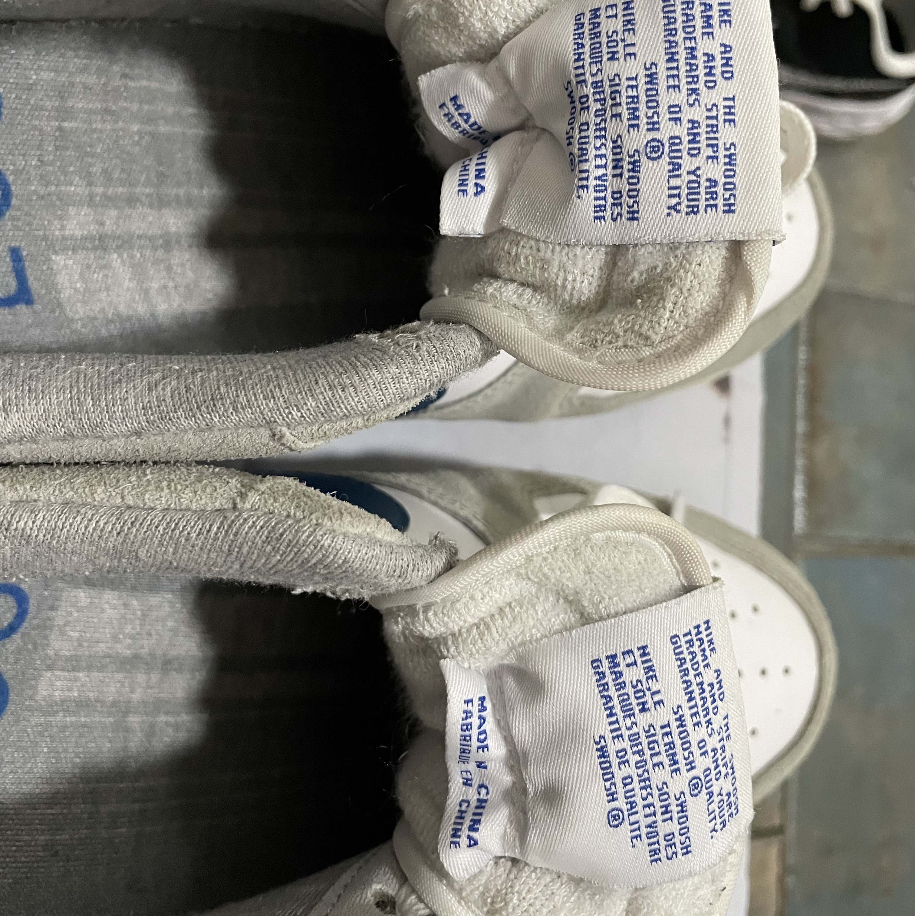 Nike Air Force 1 '07 LV8 Athletic Club Light Smoke Grey Marina 착용 스타일