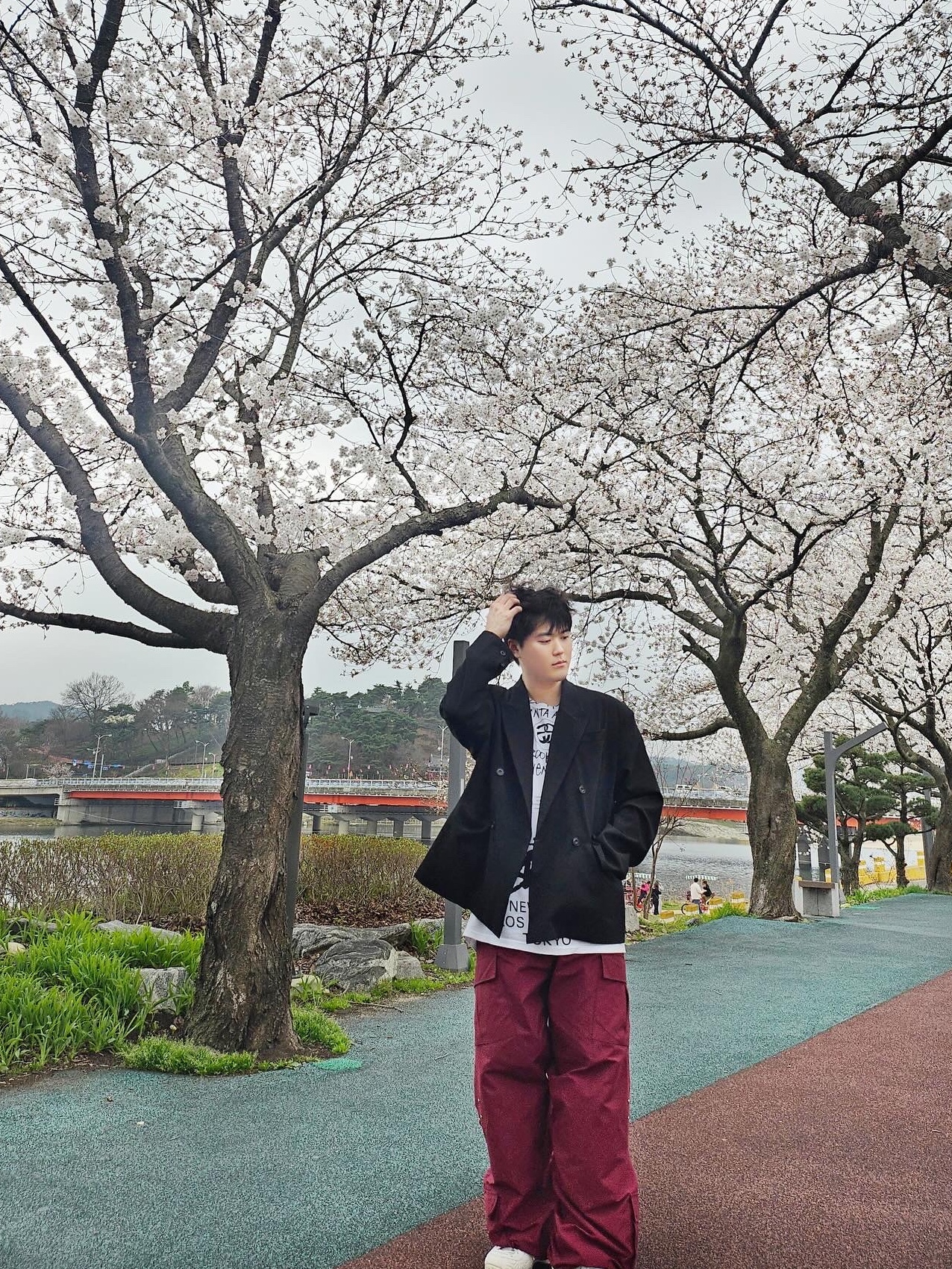 Stussy x Takahiromiyashita The Soloist 40 WT T-Shirt, Nike x Comme des Garcons Homme Plus Air Foamposite One White 착용 스타일 - 1