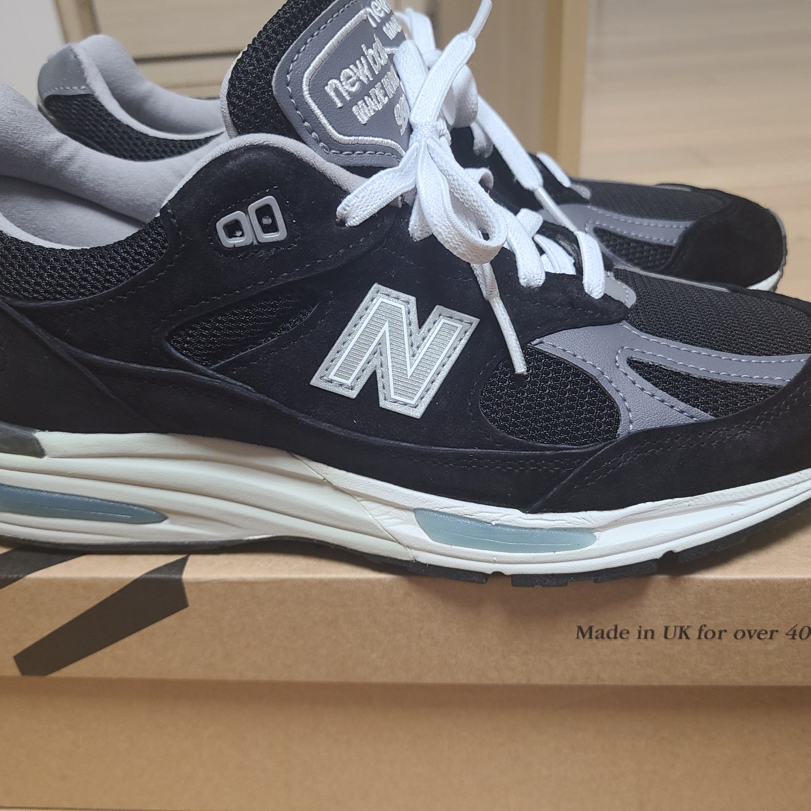 New Balance 991v2 Made in UK Black 착용 스타일 - 2