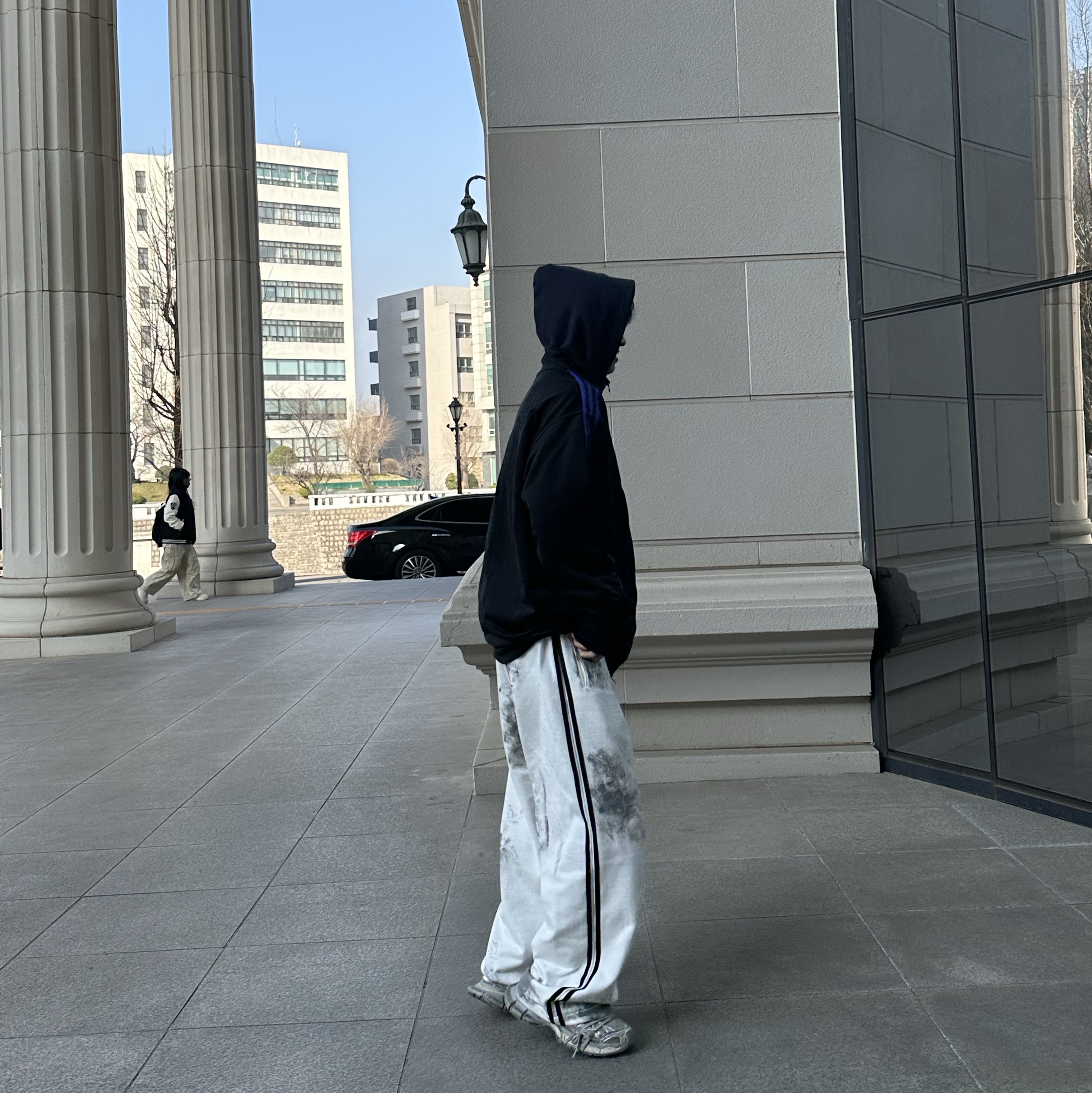 (W) Balenciaga 3XL Sneakers Light Beige, Adidas Beckenbauer Track Top Black Energy Ink - KR Sizing 착용 스타일 - 3