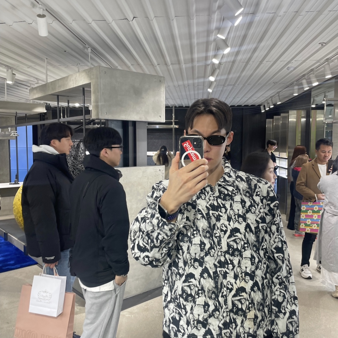 Stussy Beach Mob Bing Jacket Black 착용 스타일 - 2