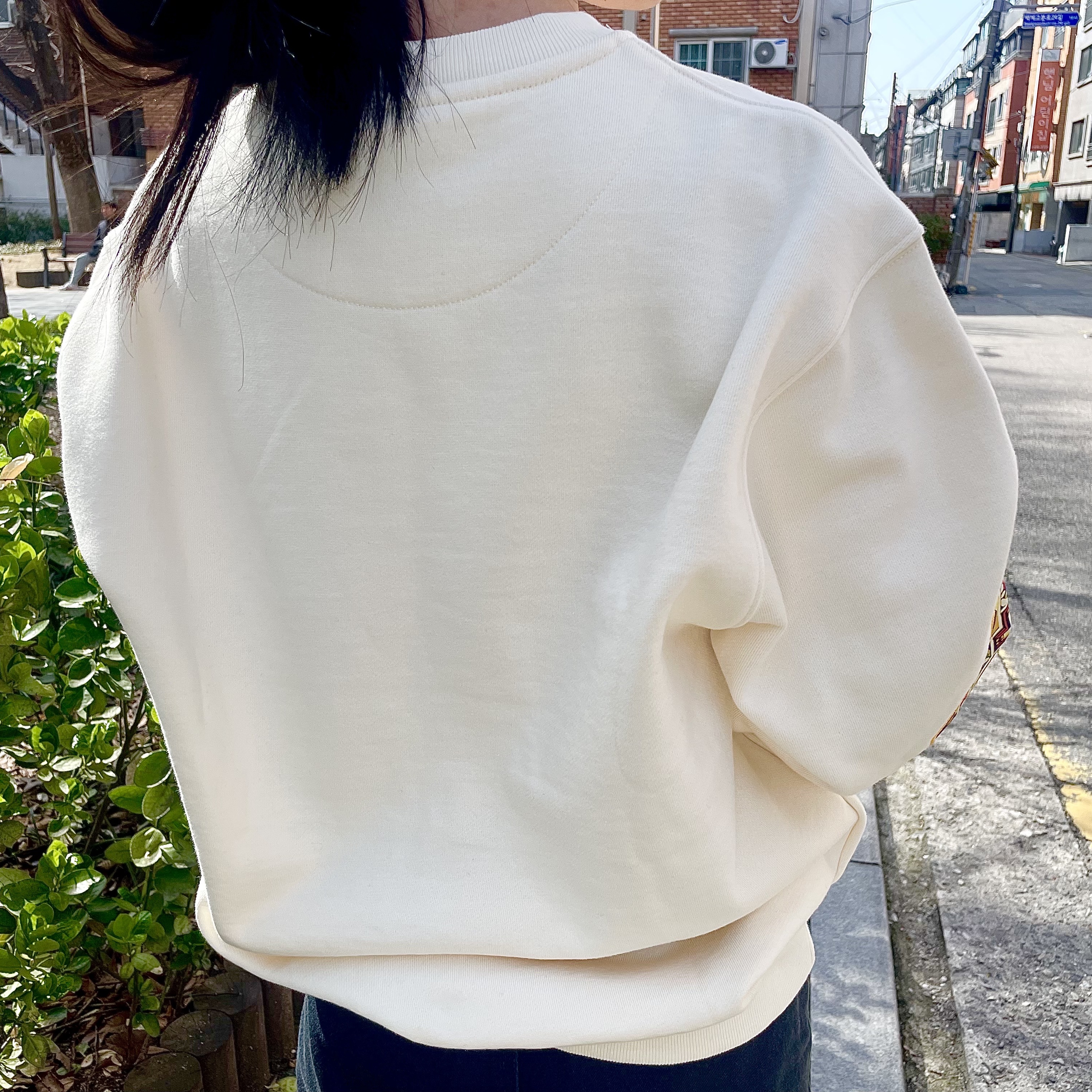 Palace Saints Crew Soft White - 24SS, Supreme Military Camp Cap Orange - 24SS 착용 스타일 - 4