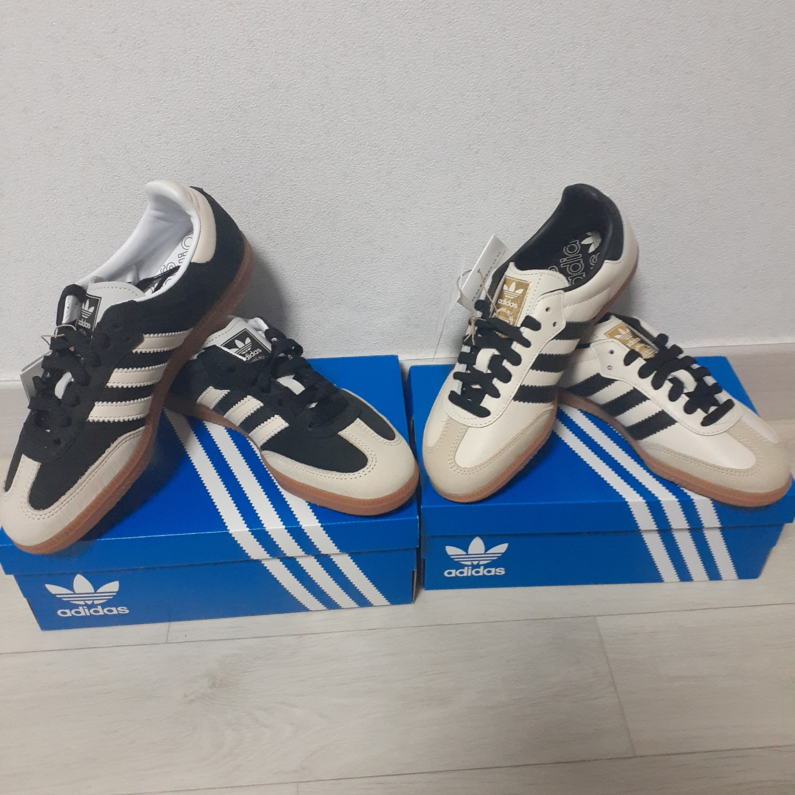 (W) Adidas Samba OG Cream White Core Black, (W) Adidas Samba OG Core Black Wonder White 착용 스타일 - 1