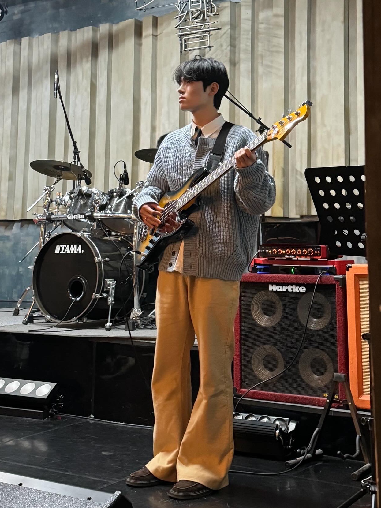 STU 24 Spring Flared Cotton Pants Beige, STU Suede Peny Loafers Brown 착용 스타일 - 2