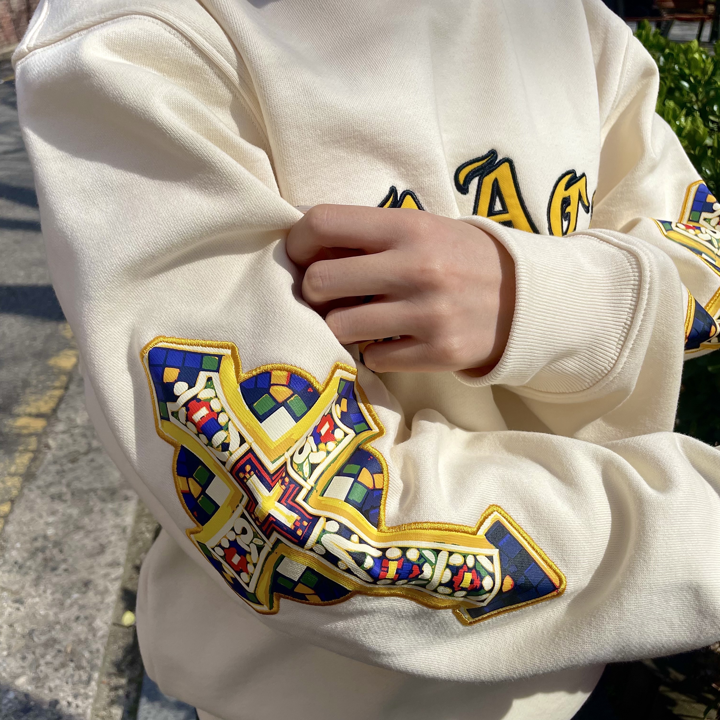 Palace Saints Crew Soft White - 24SS, Supreme Military Camp Cap Orange - 24SS 착용 스타일 - 3