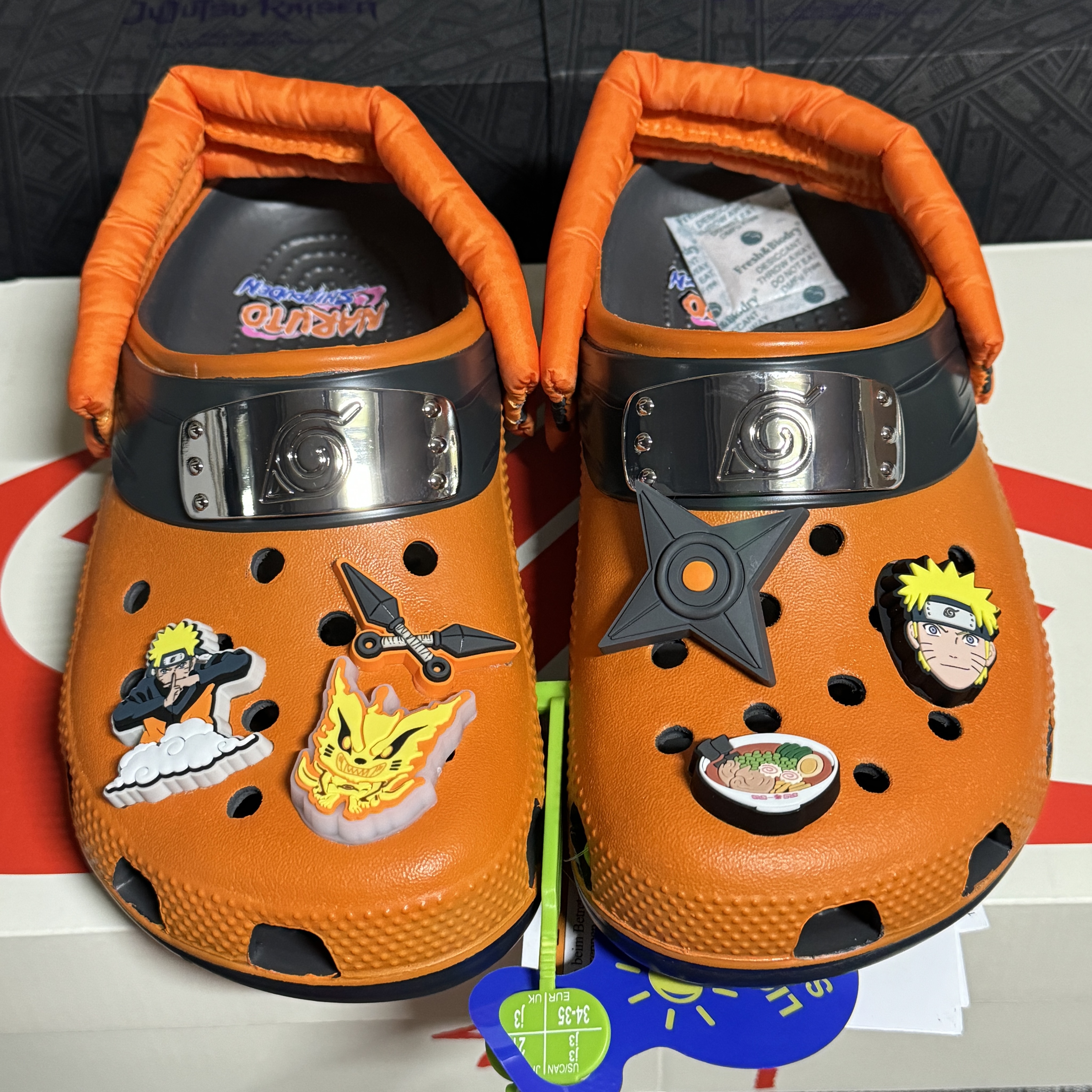 (Kids) Crocs x Naruto Shippuden Naruto Classic Clog Orange 착용 스타일