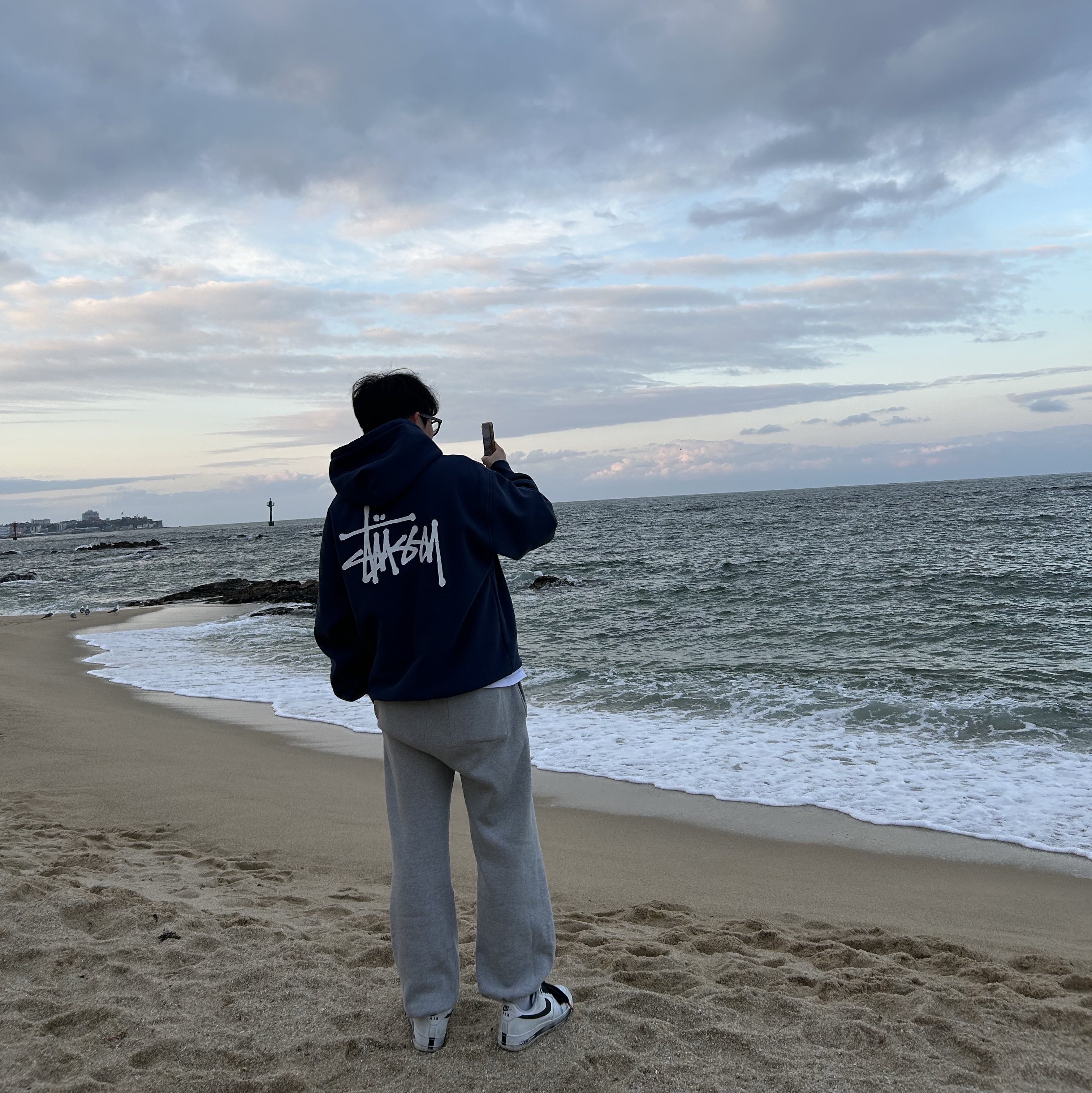 Stussy Basic Stussy Hoodie Navy 2023, Nike x Peaceminusone Air Force 1 Low Para-Noise 2.0 착용 스타일