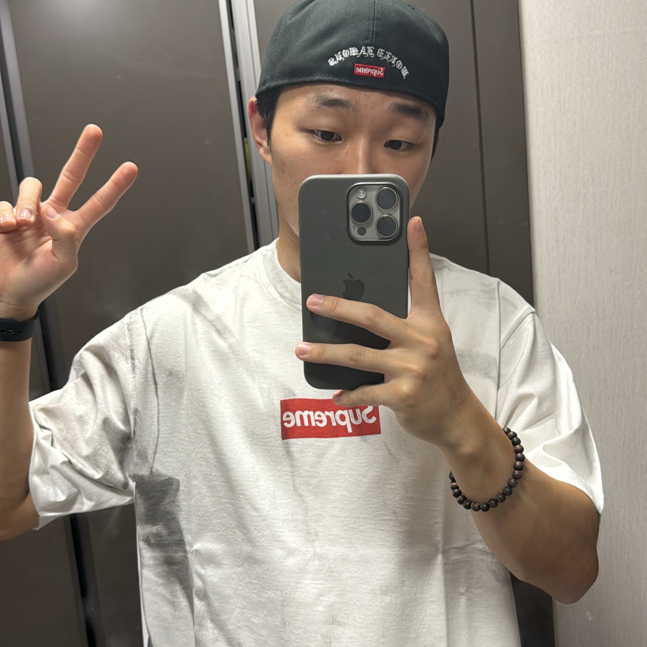 Supreme x MM6 Maison Margiela Box Logo T-Shirt White - 24SS, Supreme Gold Cross S Logo New Era Black - 24SS 착용 스타일