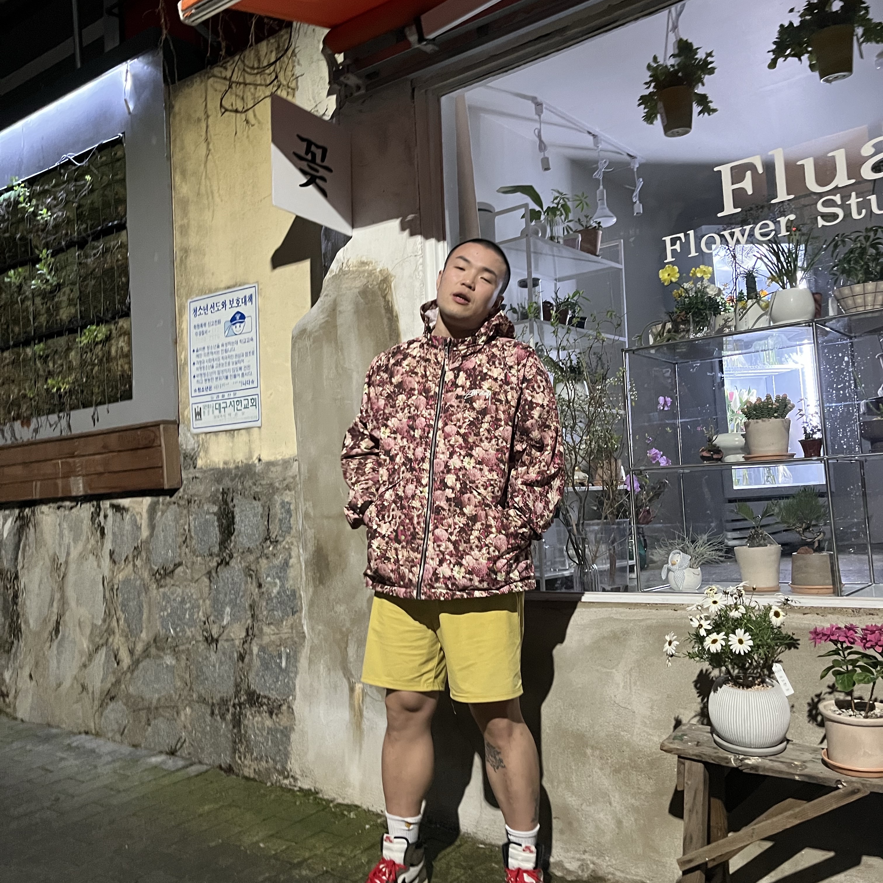Stussy Floral Nylon Beach Shell Jacket Maroon 착용 스타일 - 2
