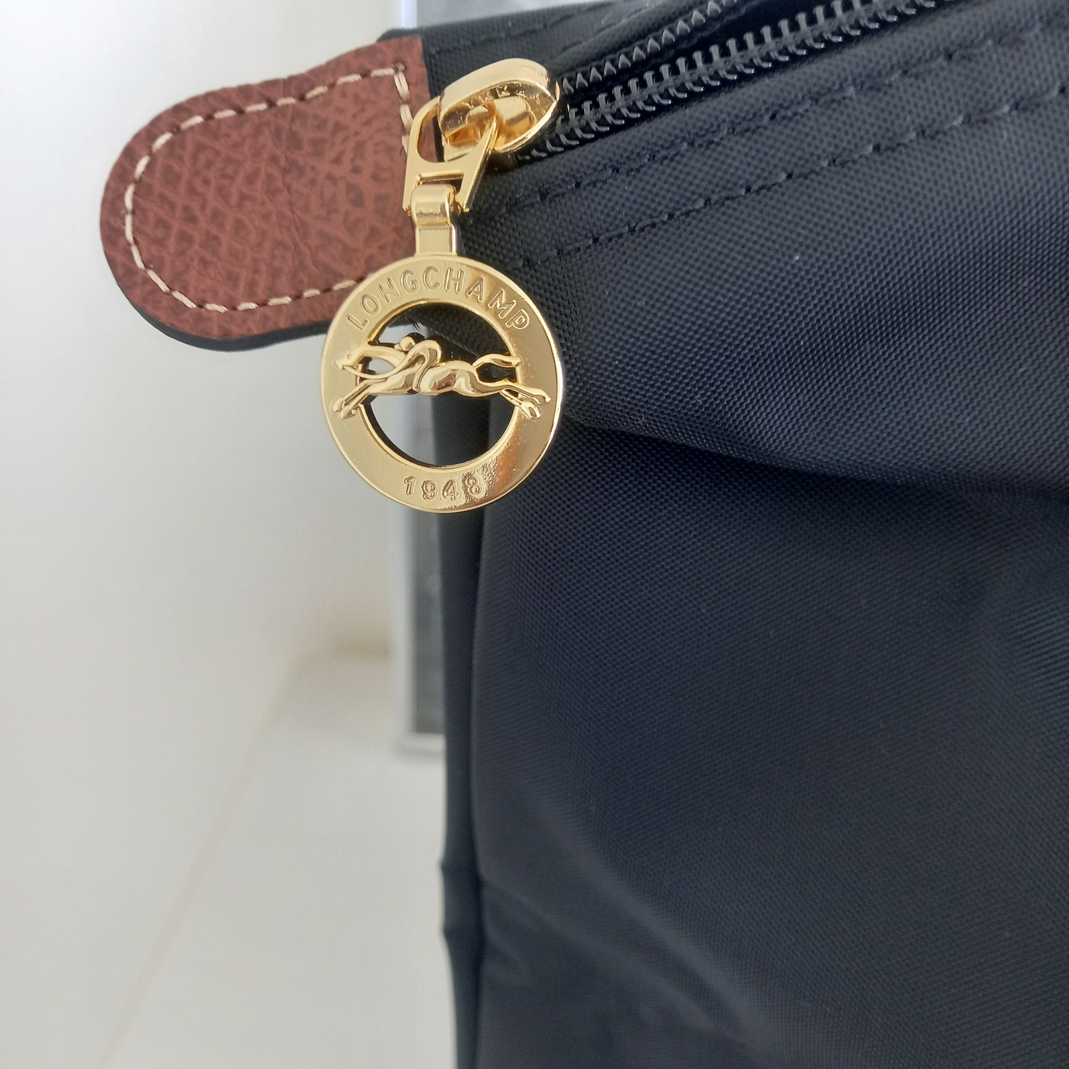 Longchamp Le Pliage Original Tote Bag M Black 착용 스타일 - 4