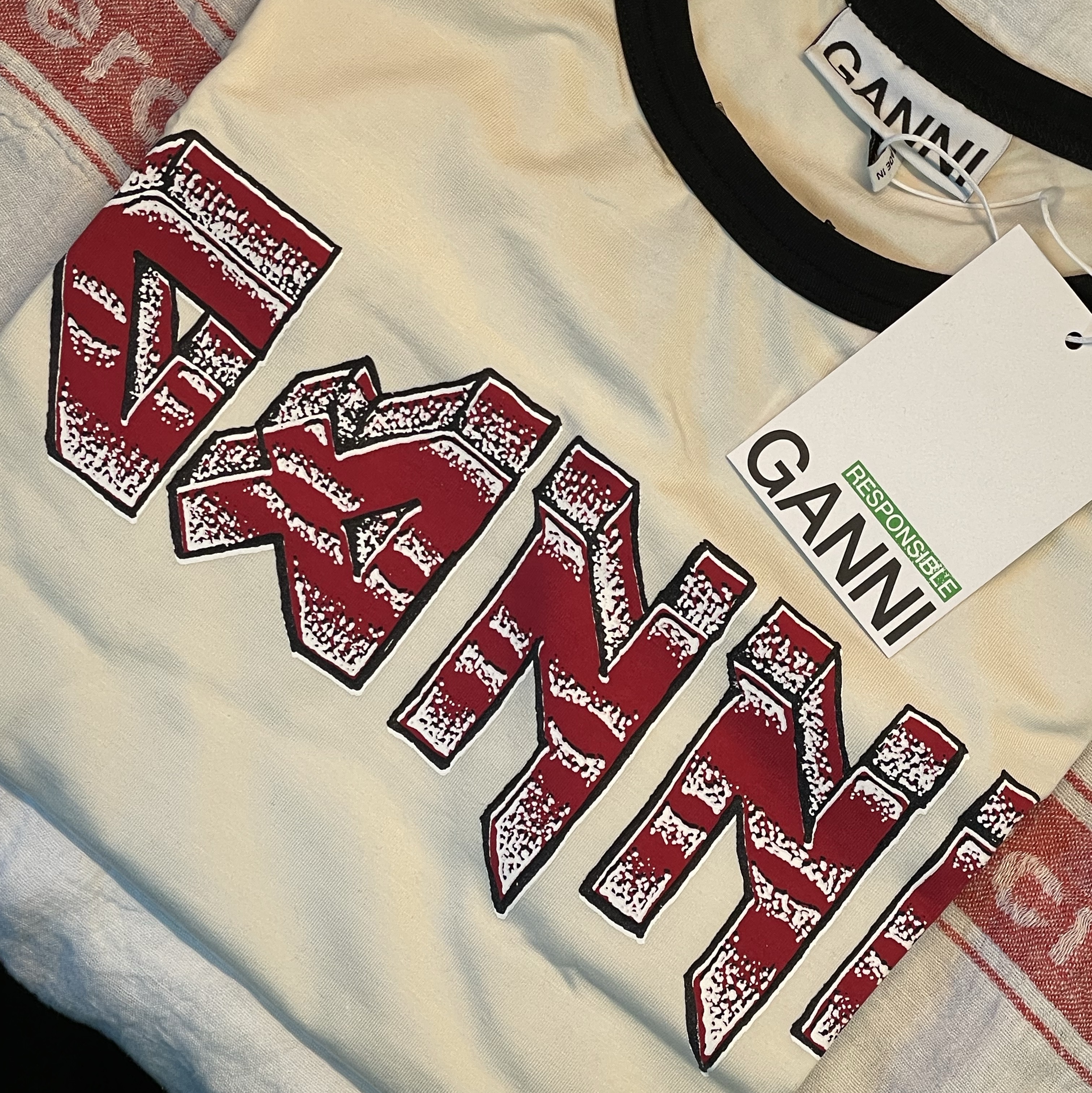 (W) Ganni Fitted T-Shirt Egret 착용 스타일 - 2