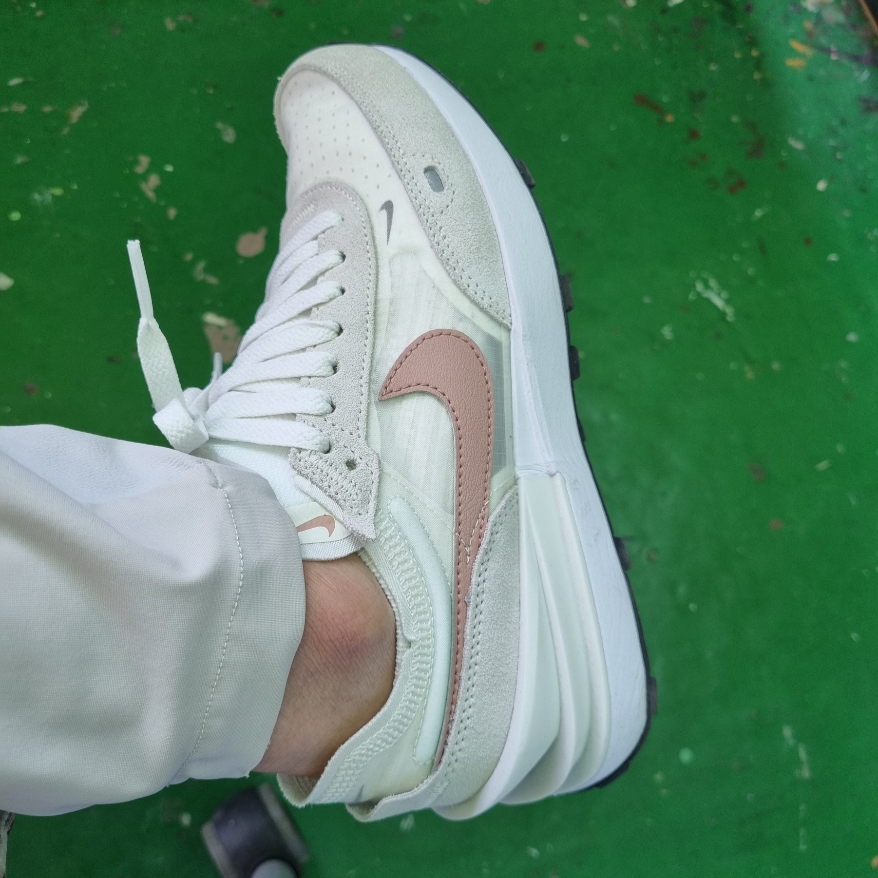 (W) Nike Waffle One Sail Rose Whisper 착용 스타일 - 2