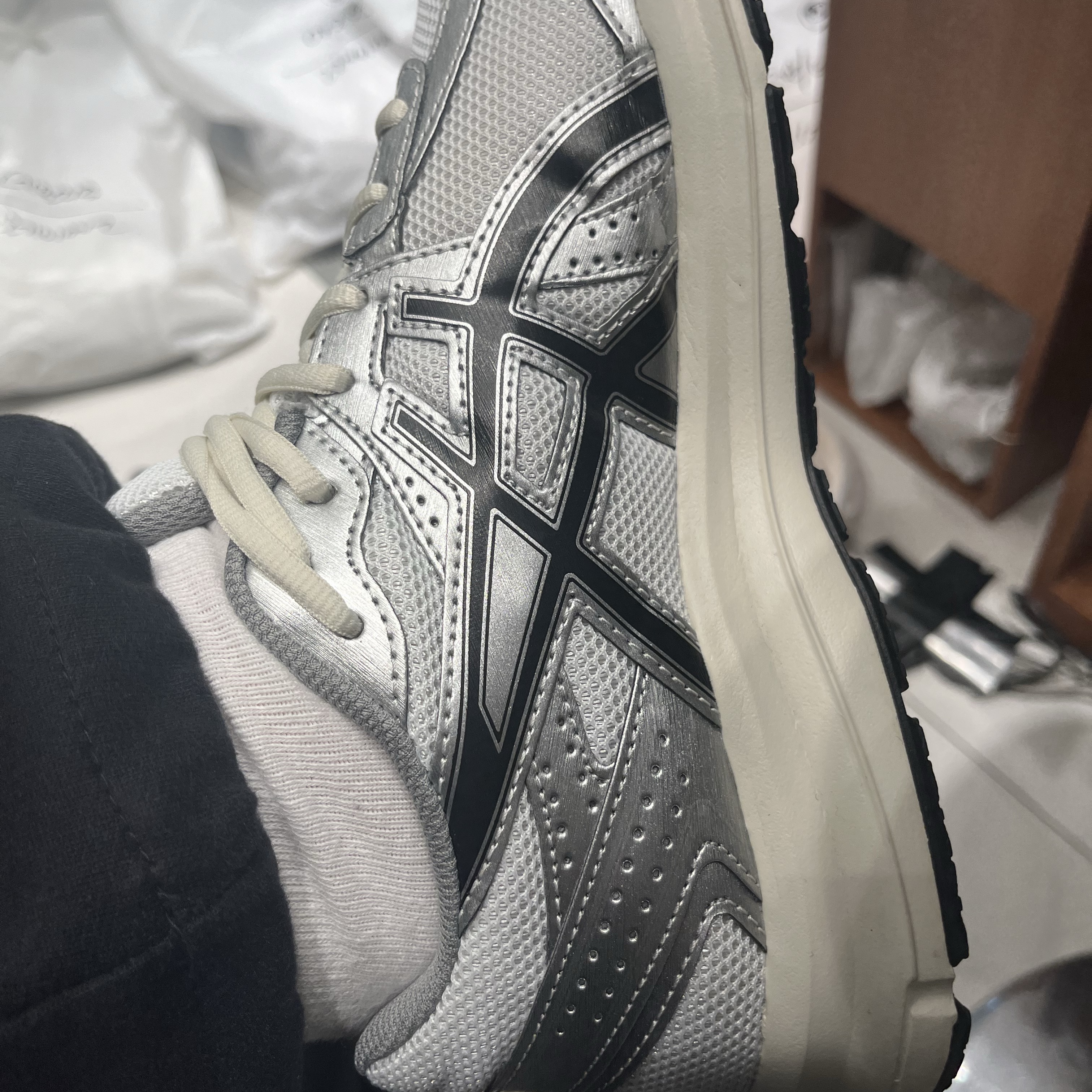 Asics Jog 100 S White Black - 2E Wide 착용 스타일