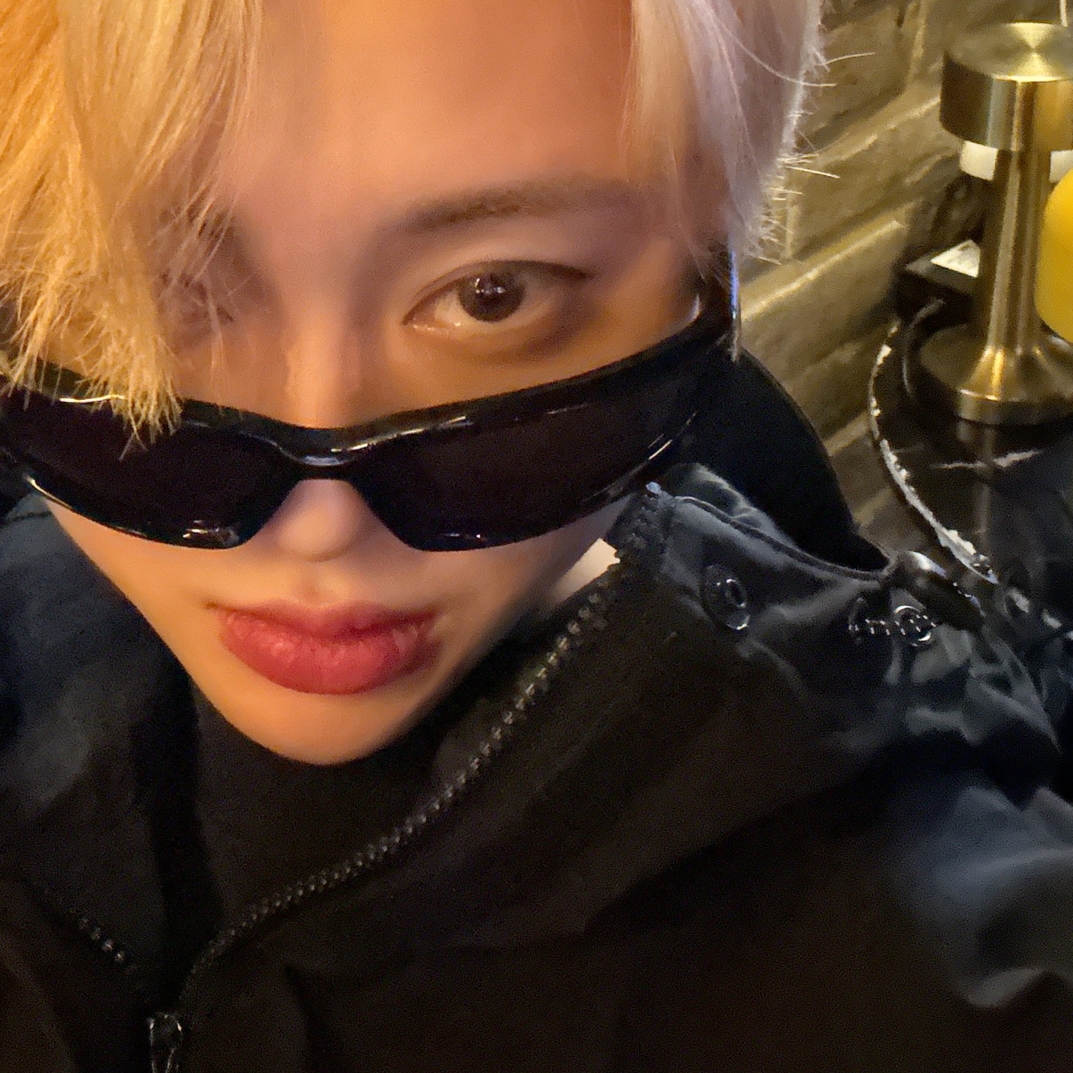 Balenciaga Defender Sneakers Black, Balenciaga Swift Oval Sunglasses Black 착용 스타일 - 2