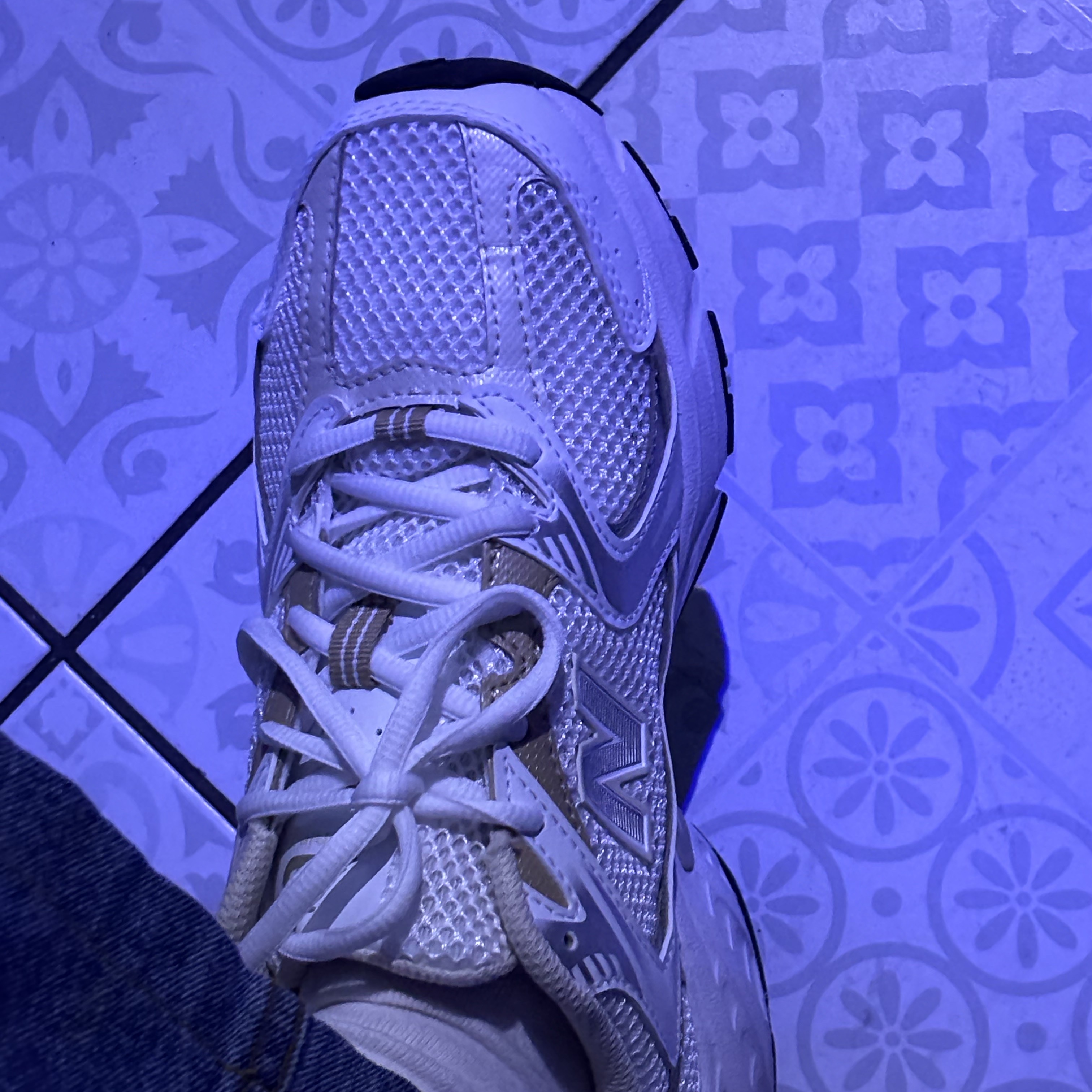 New Balance 530 White Stoneware Linen 착용 스타일